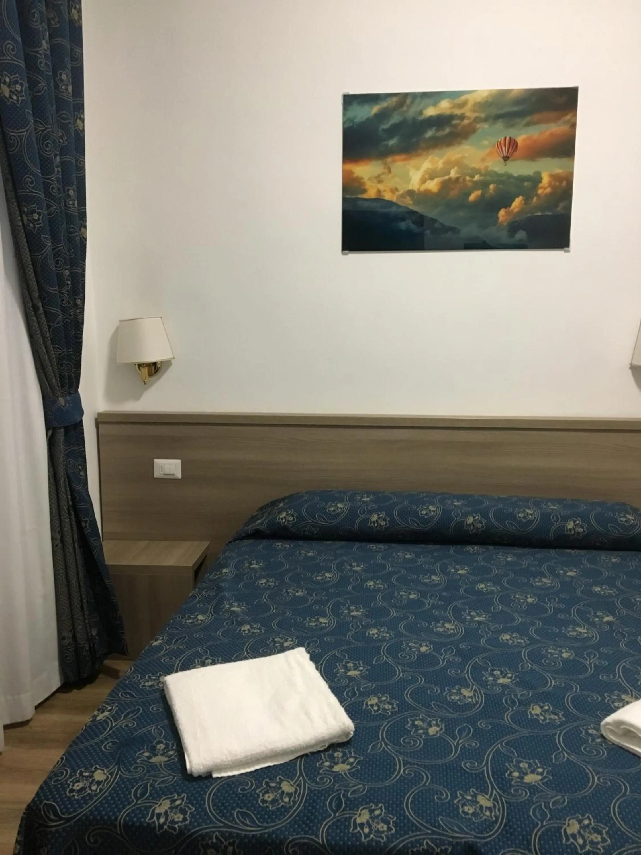 Living room, Bed in Marziah Inn