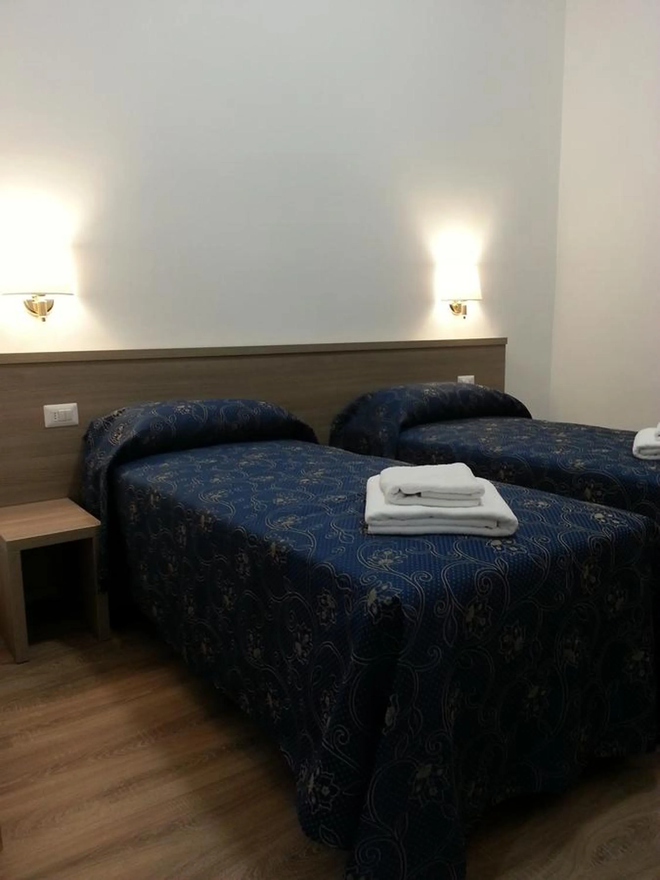 Living room, Bed in Marziah Inn