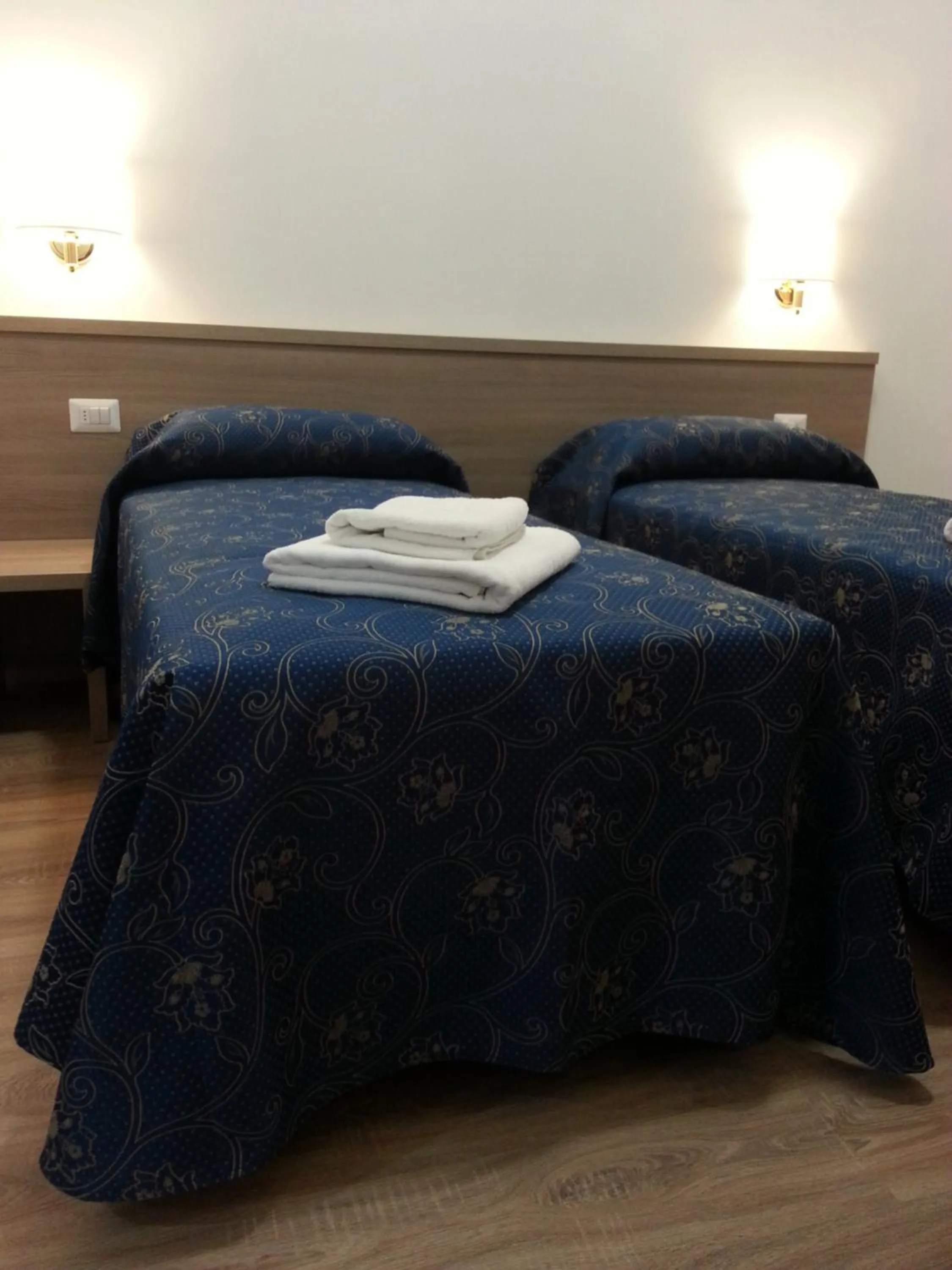 Living room, Bed in Marziah Inn