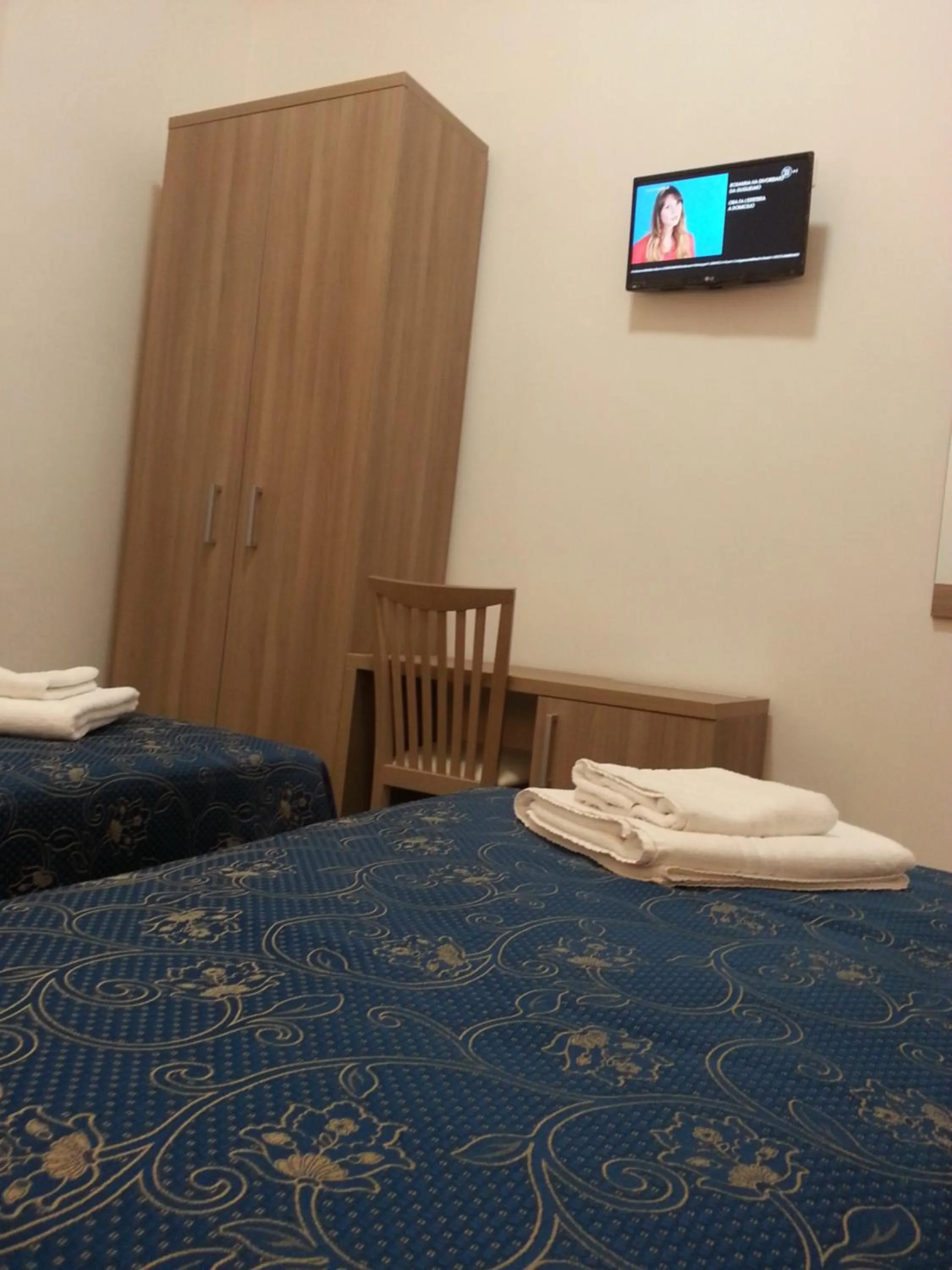 Living room, Bed in Marziah Inn