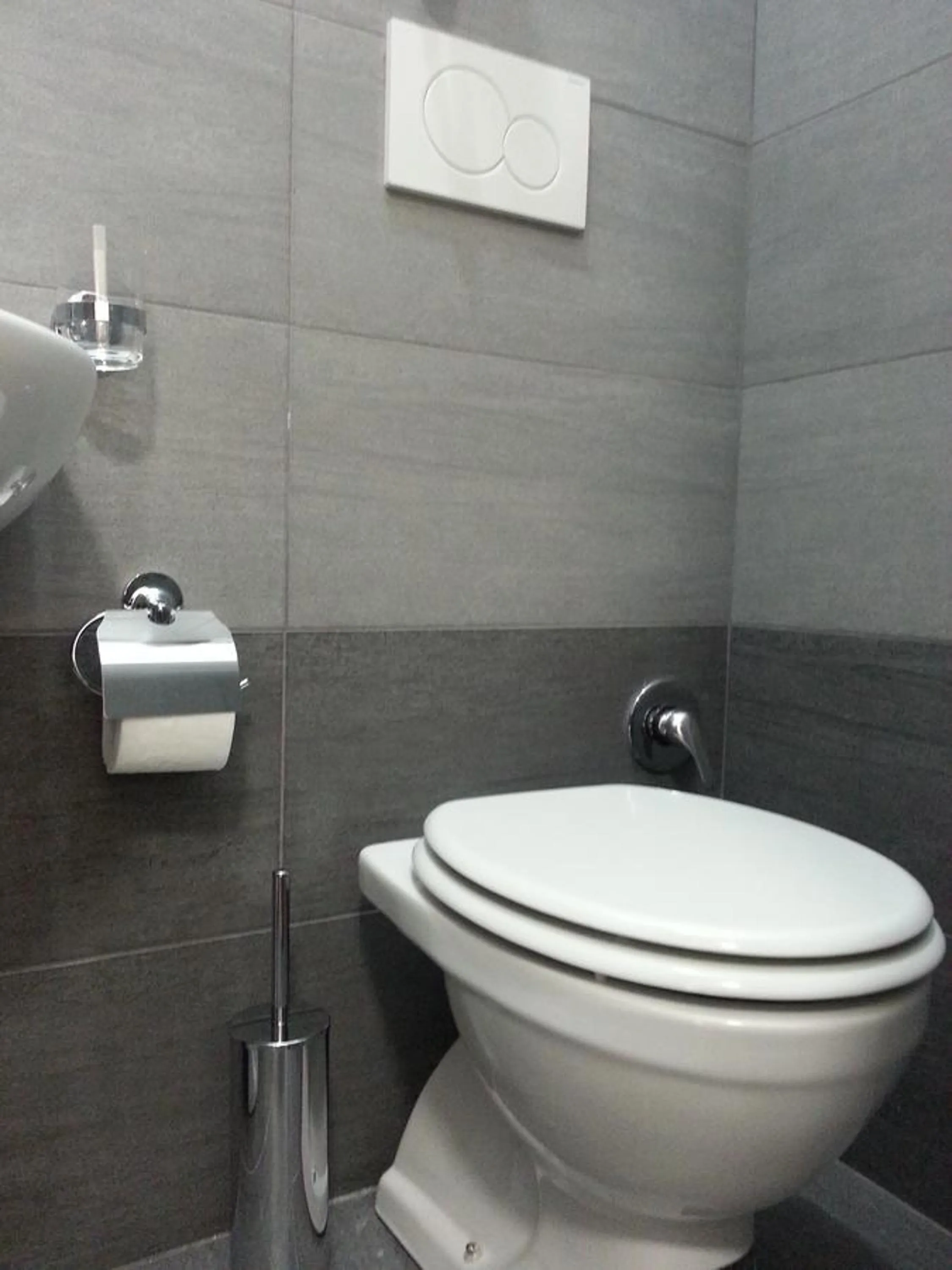 Toilet in Marziah Inn