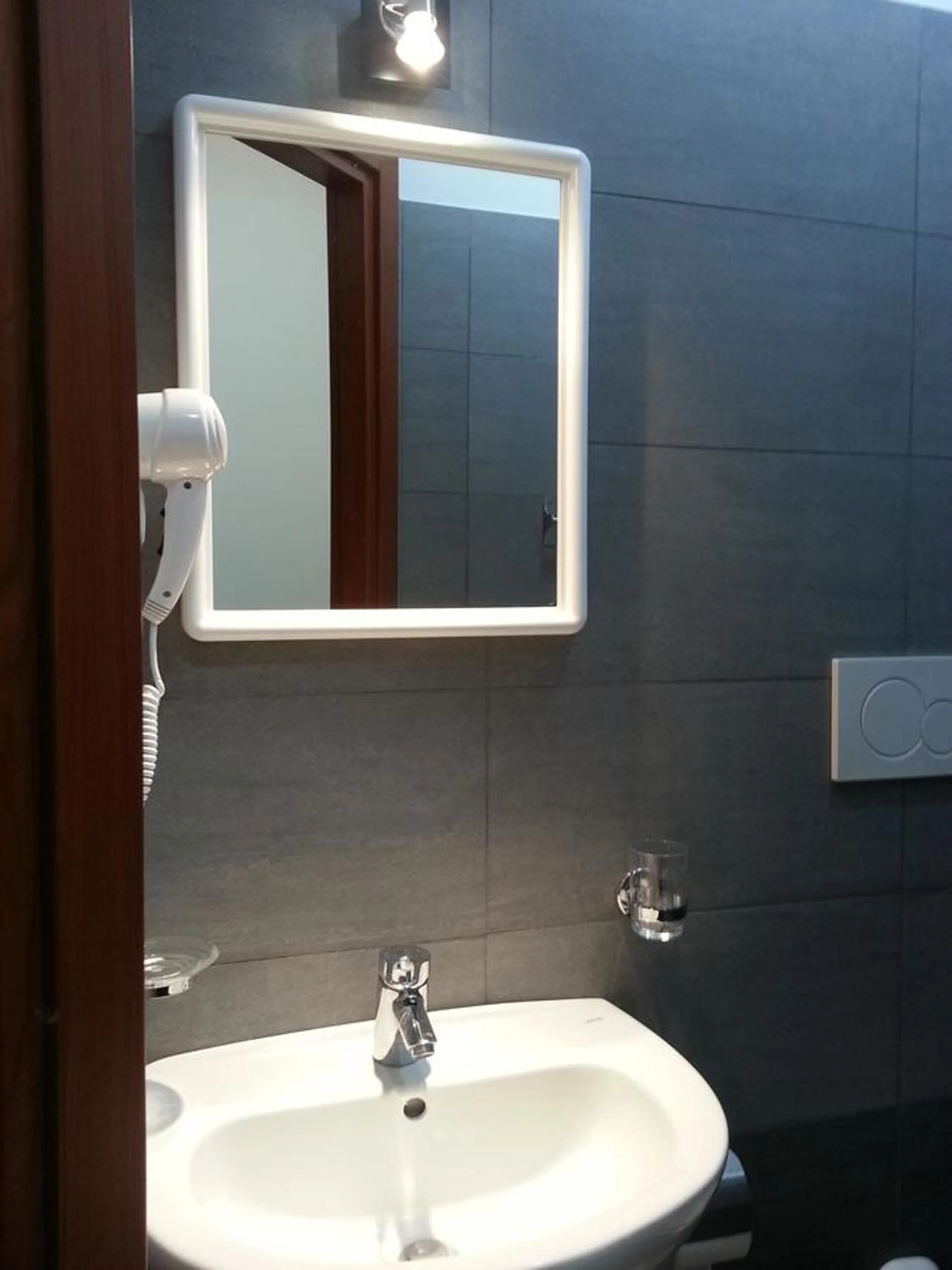 Toilet in Marziah Inn