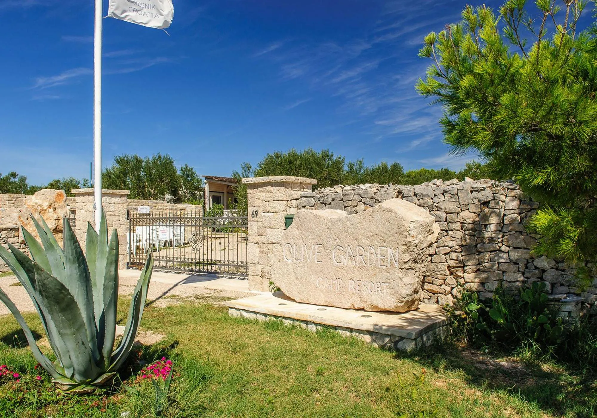 Property building in Mobile Homes Holiday Olive Garden