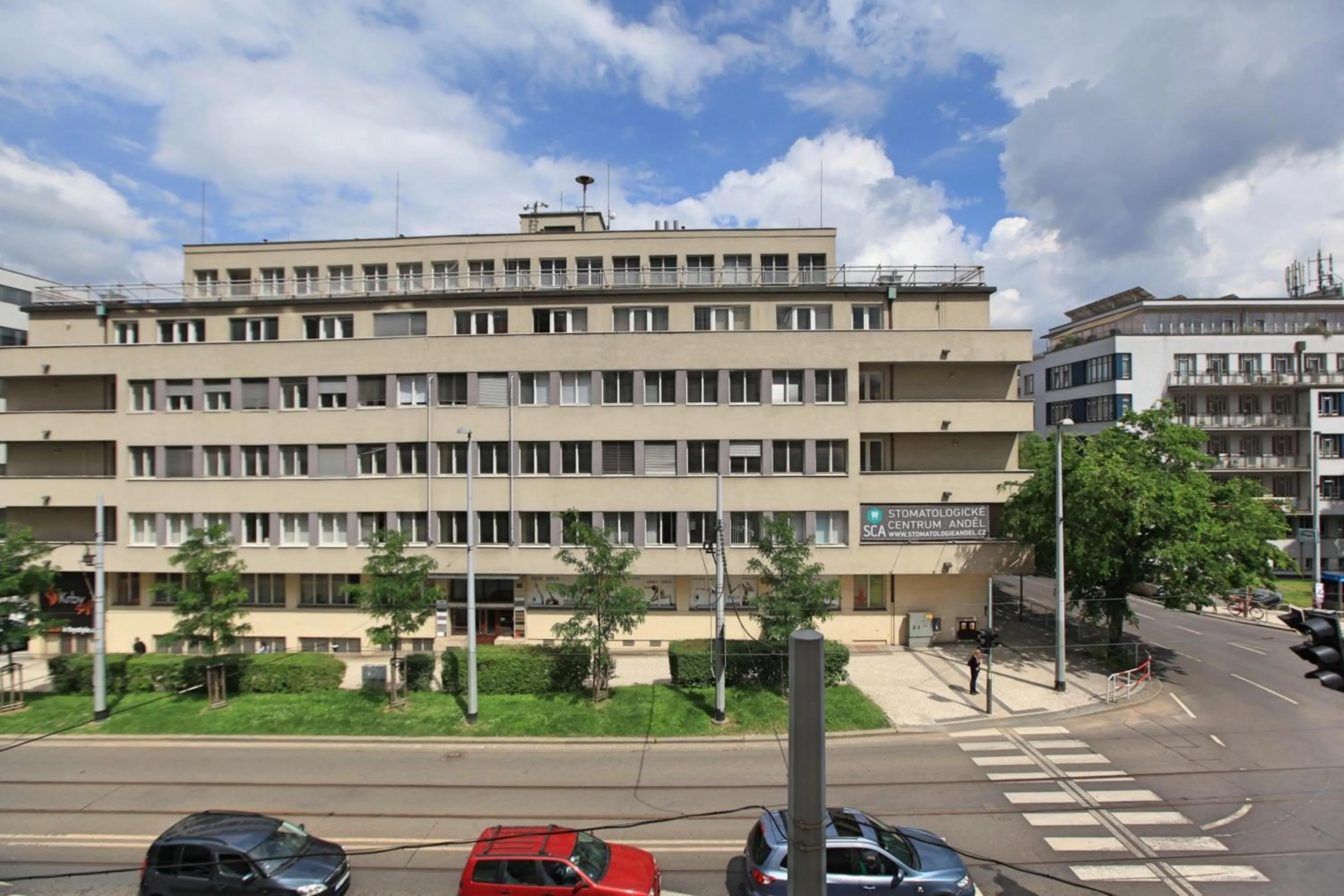 Street view in Angel City Aparthotel