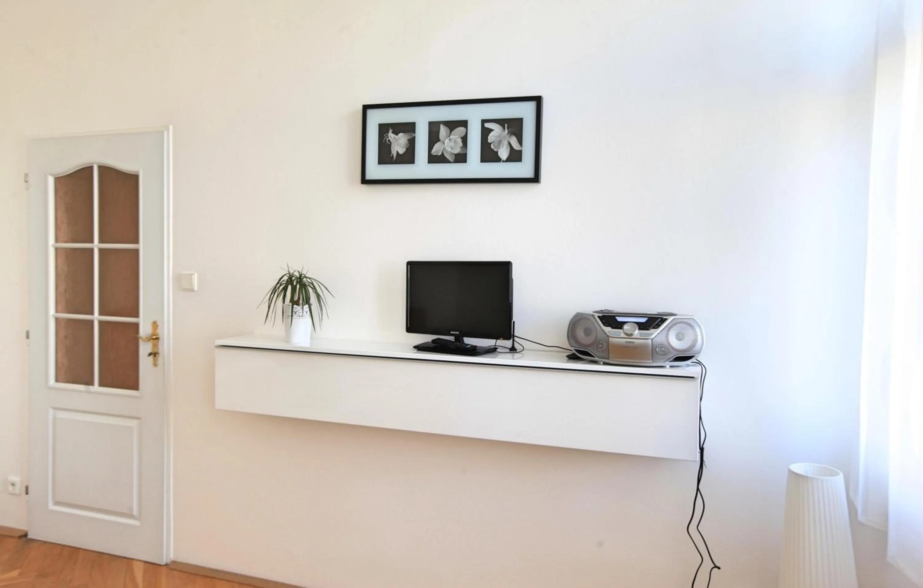 TV and multimedia in Angel City Aparthotel