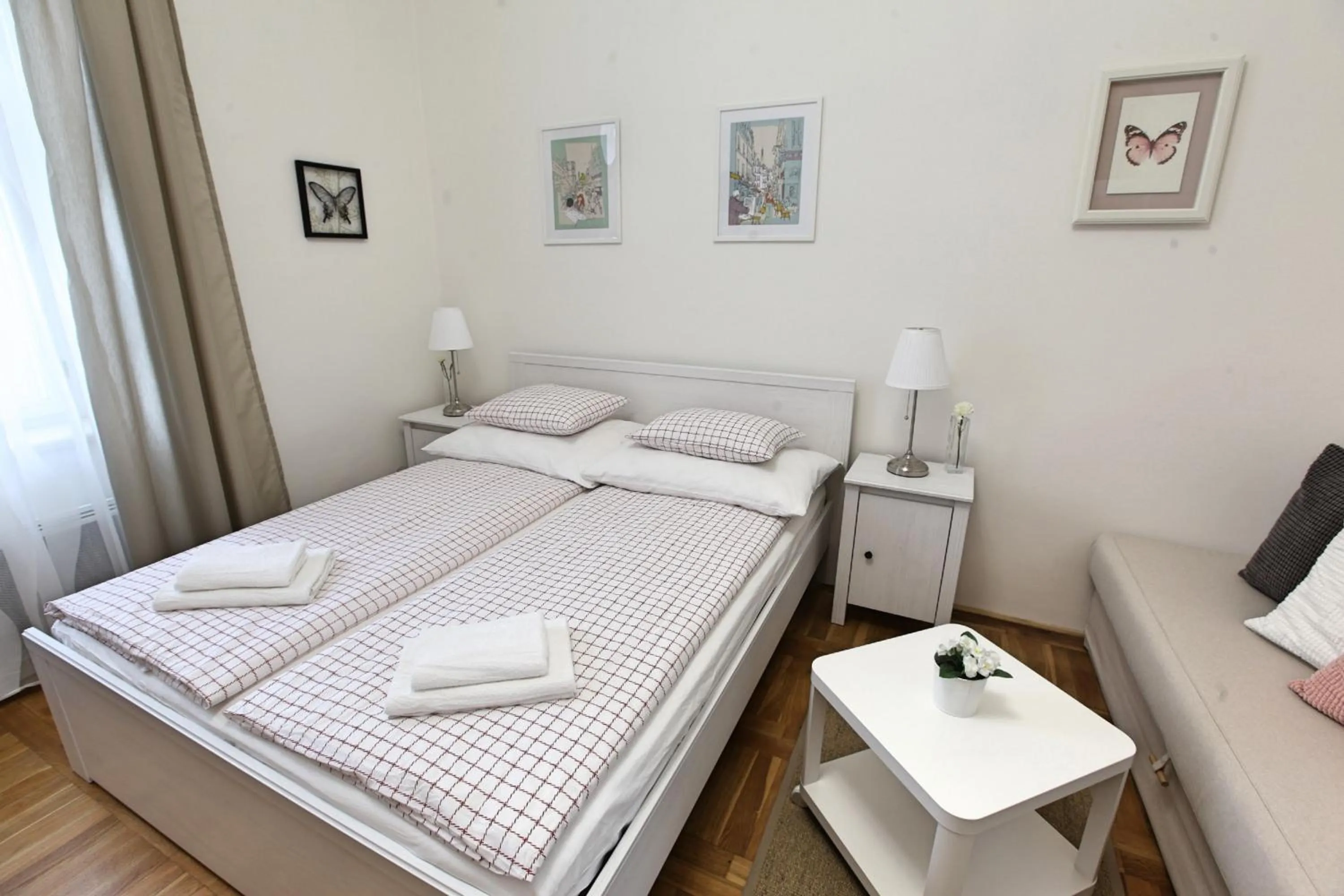 Bed in Angel City Aparthotel