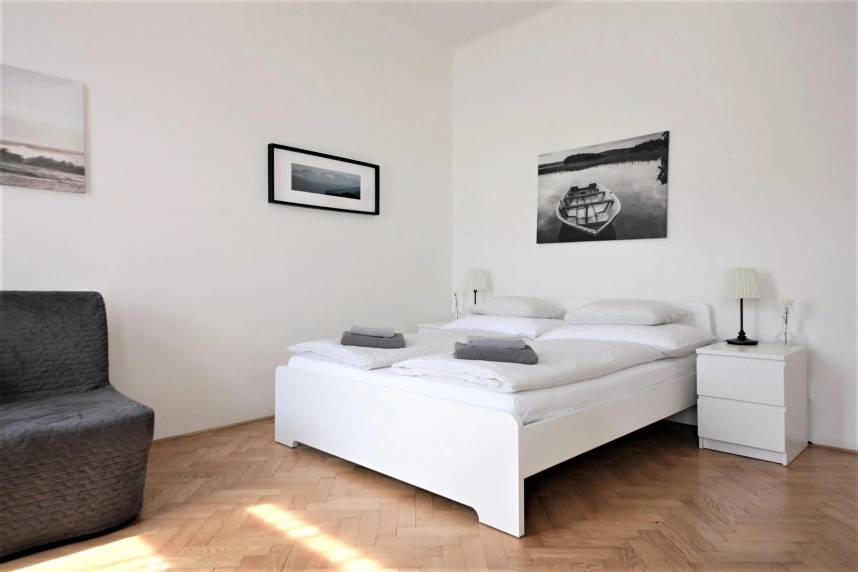 Bed in Angel City Aparthotel