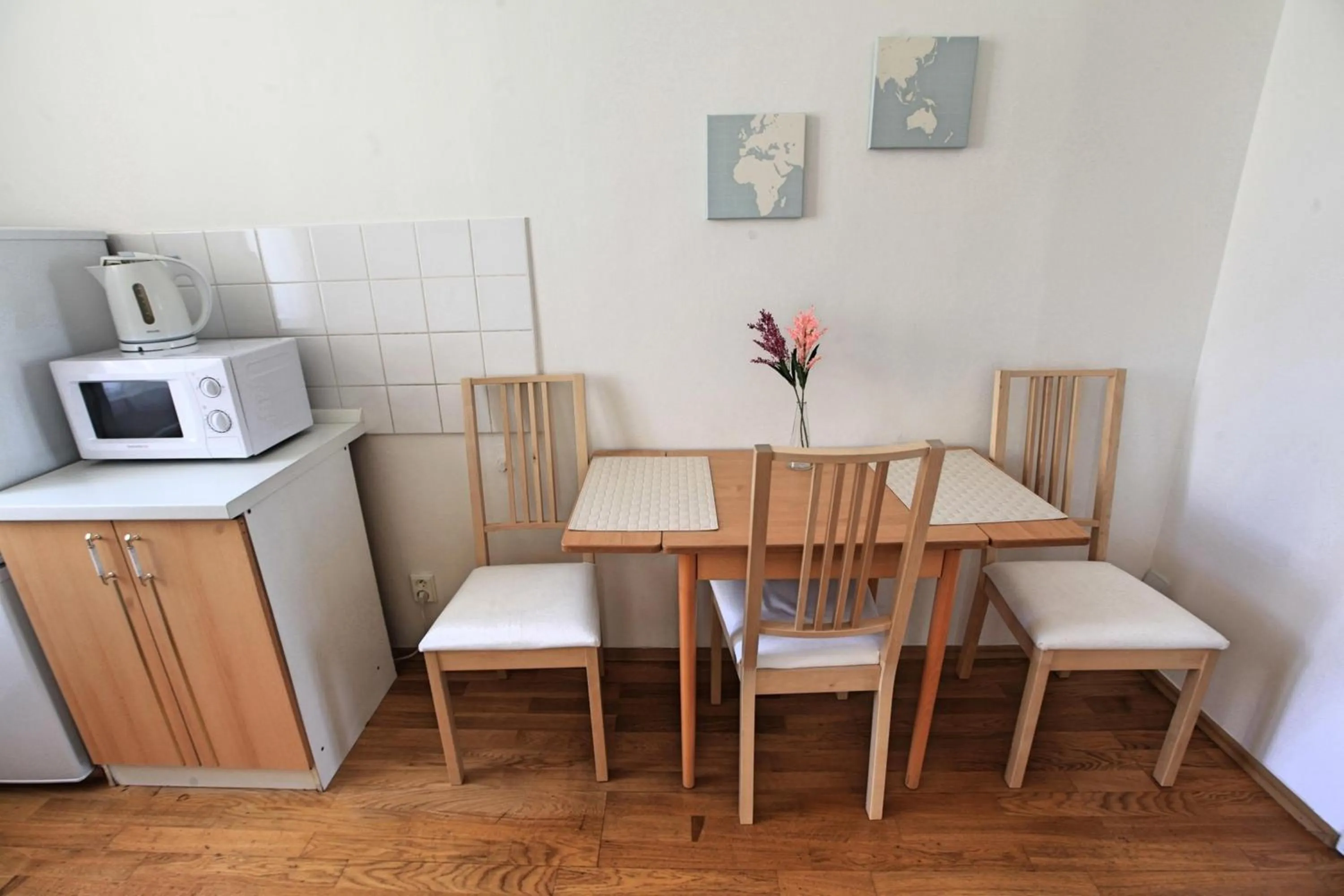 Kitchen or kitchenette in Angel City Aparthotel