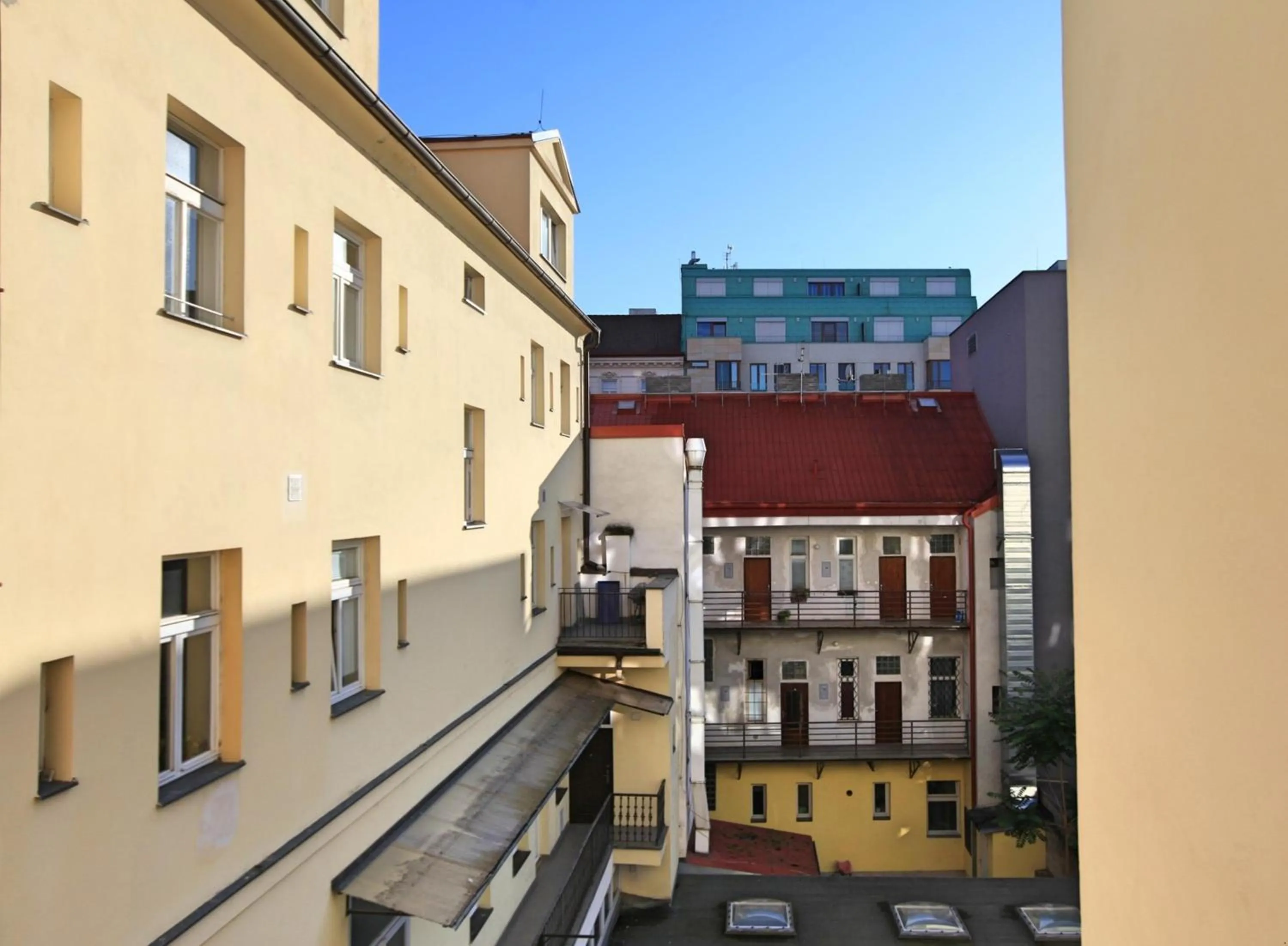 Patio in Angel City Aparthotel