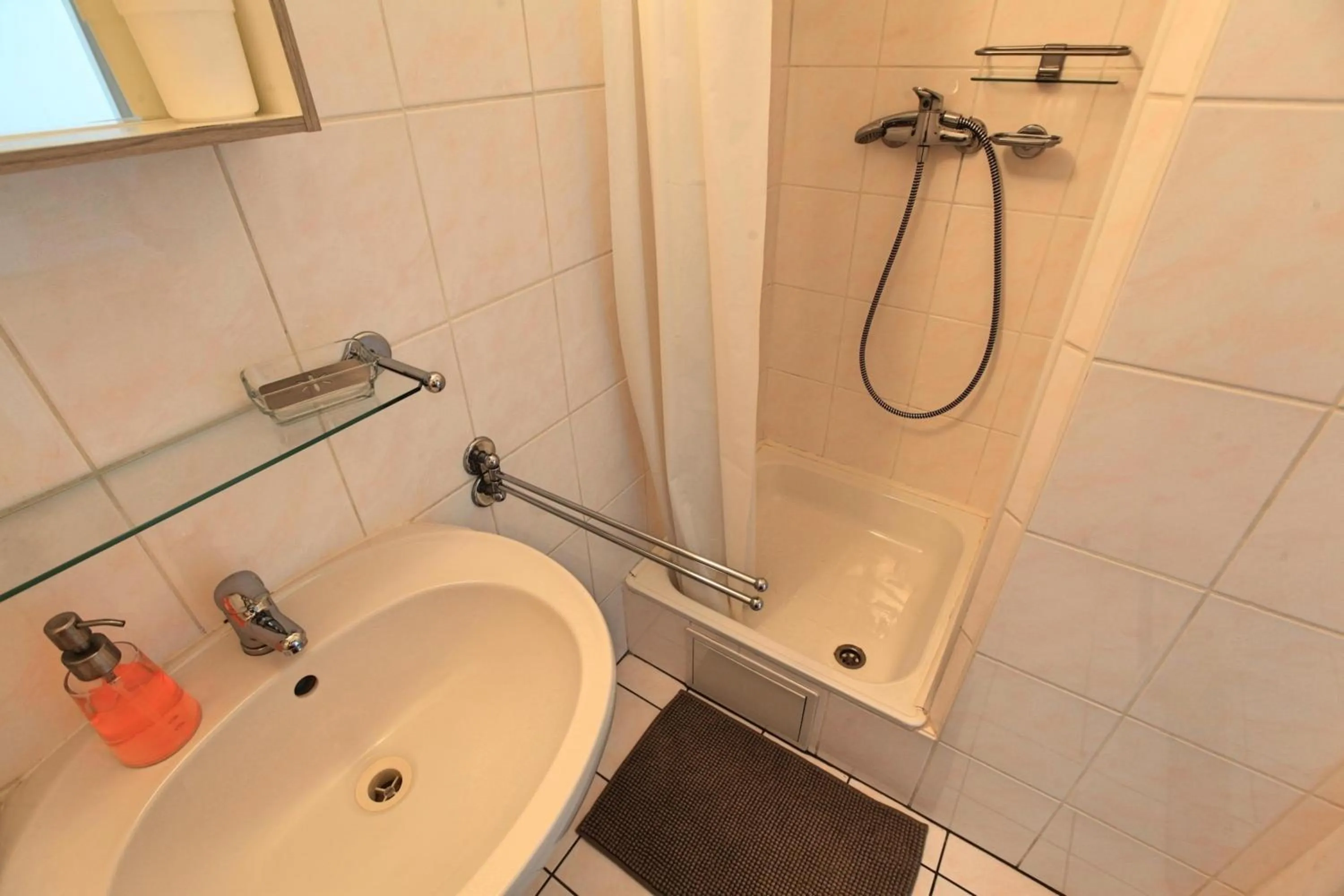 Bathroom in Angel City Aparthotel