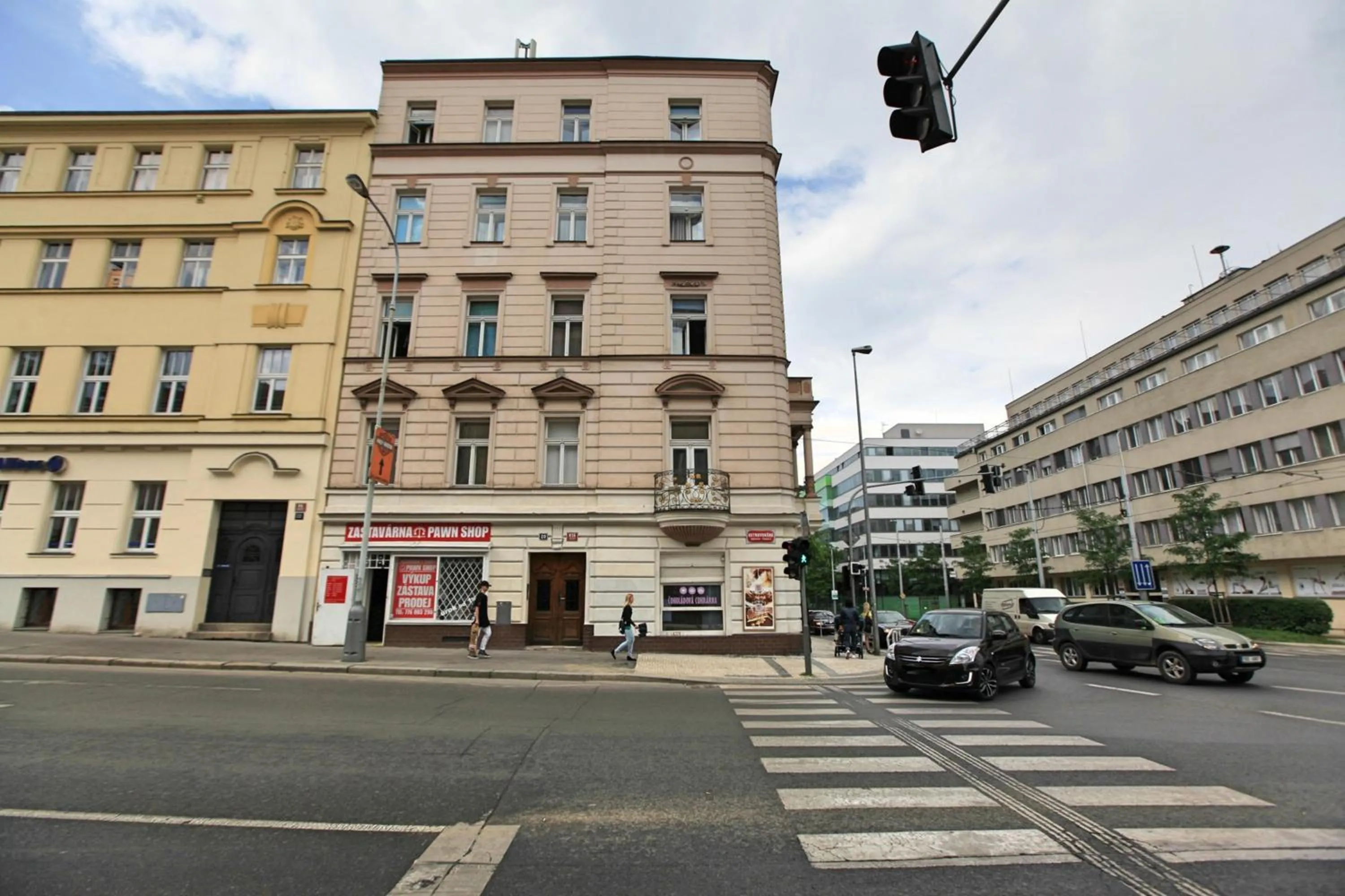 Facade/entrance in Angel City Aparthotel
