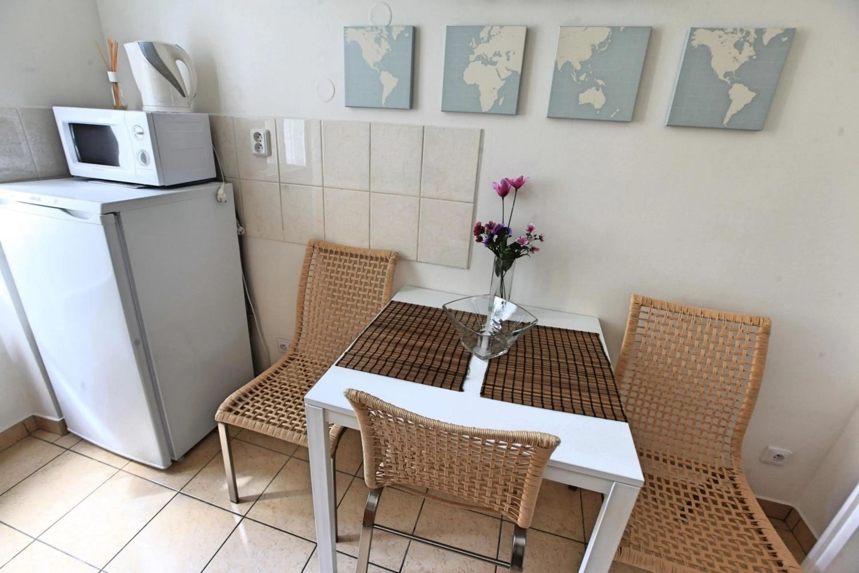 Dining area in Angel City Aparthotel