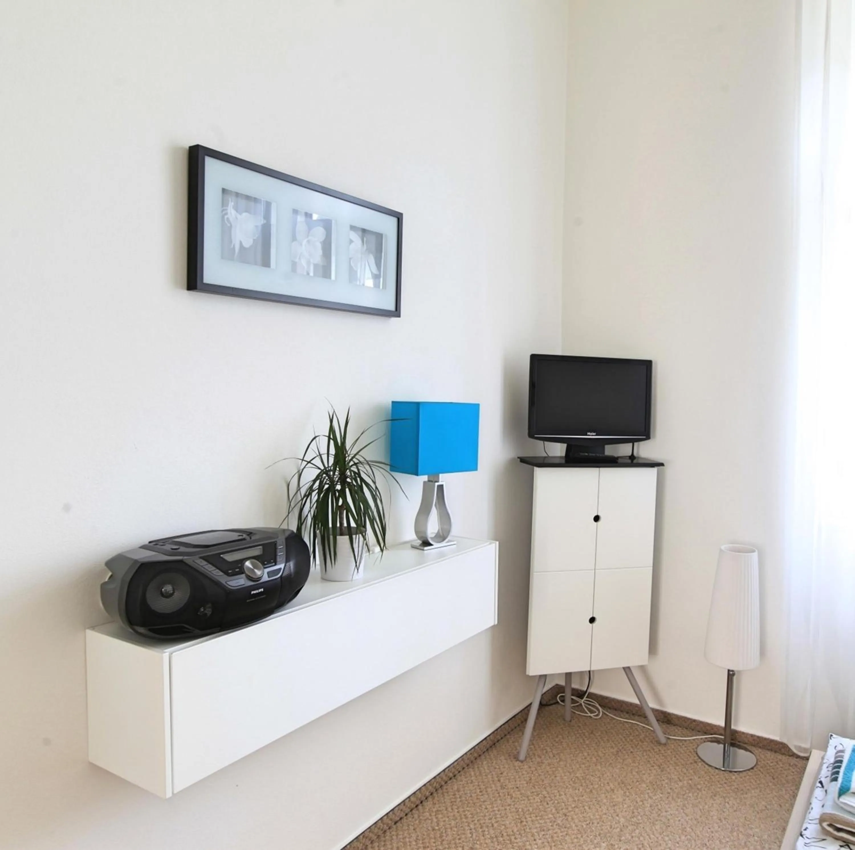 TV and multimedia in Angel City Aparthotel