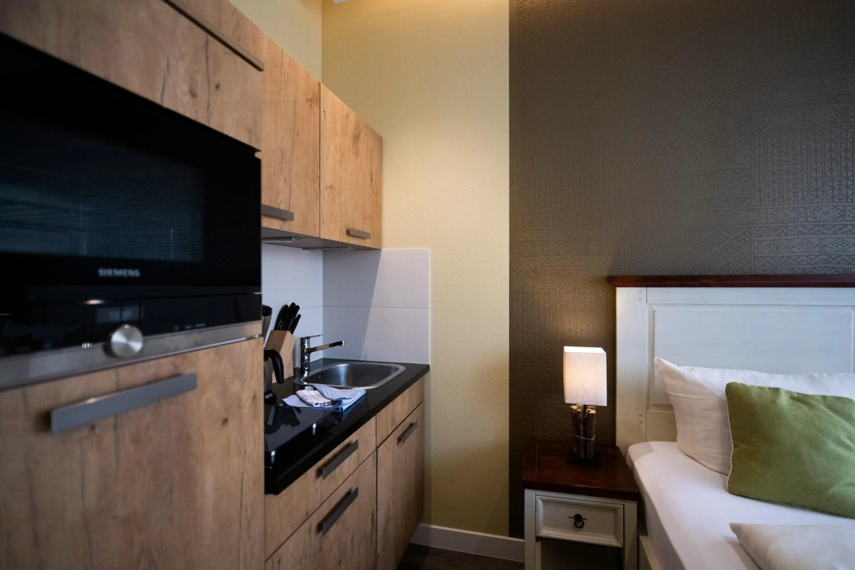 Photo of the whole room, Bed in Apartment Central Leipzig - City