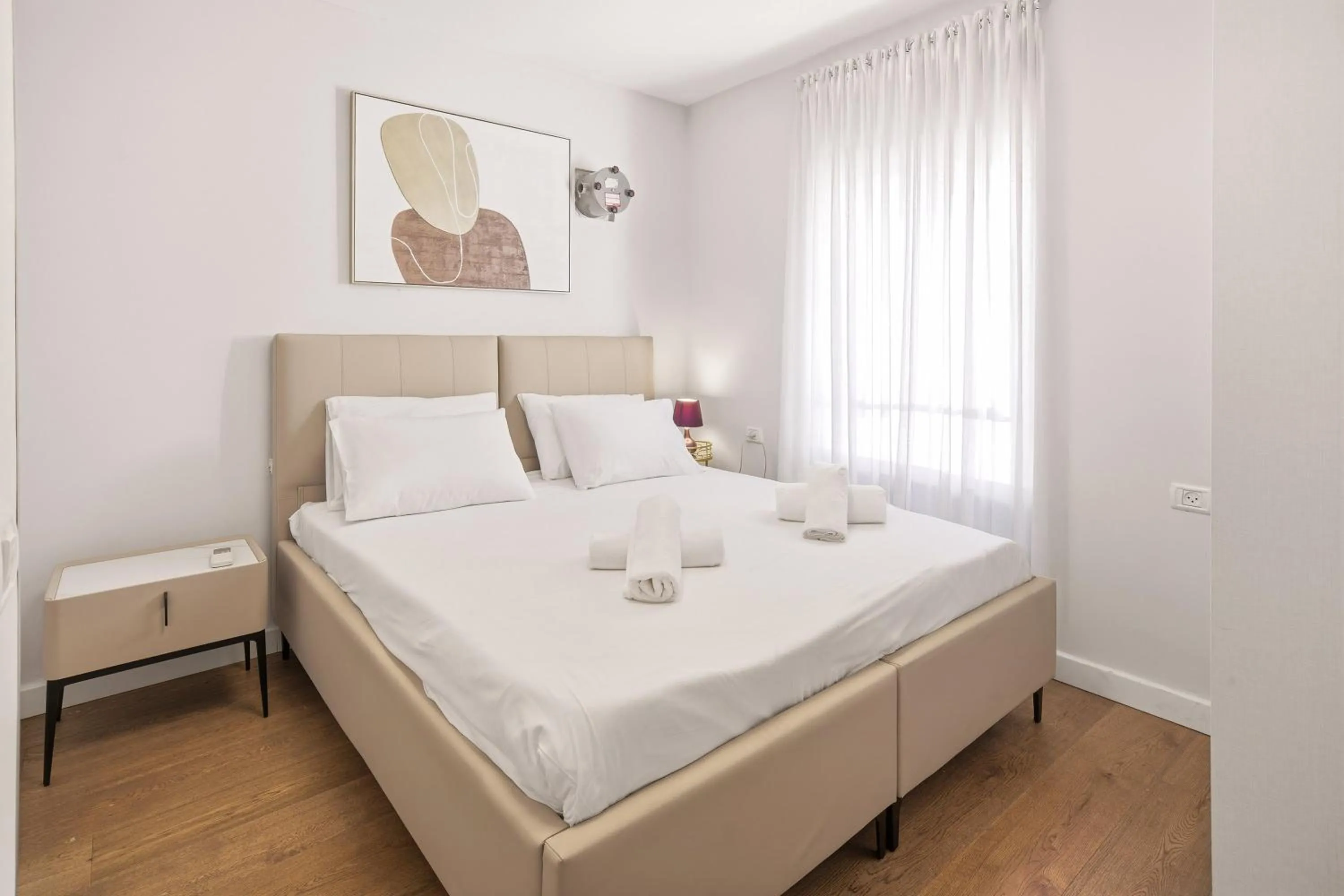 Bed in Chic & Quiet Apartments in City Center by FeelHome