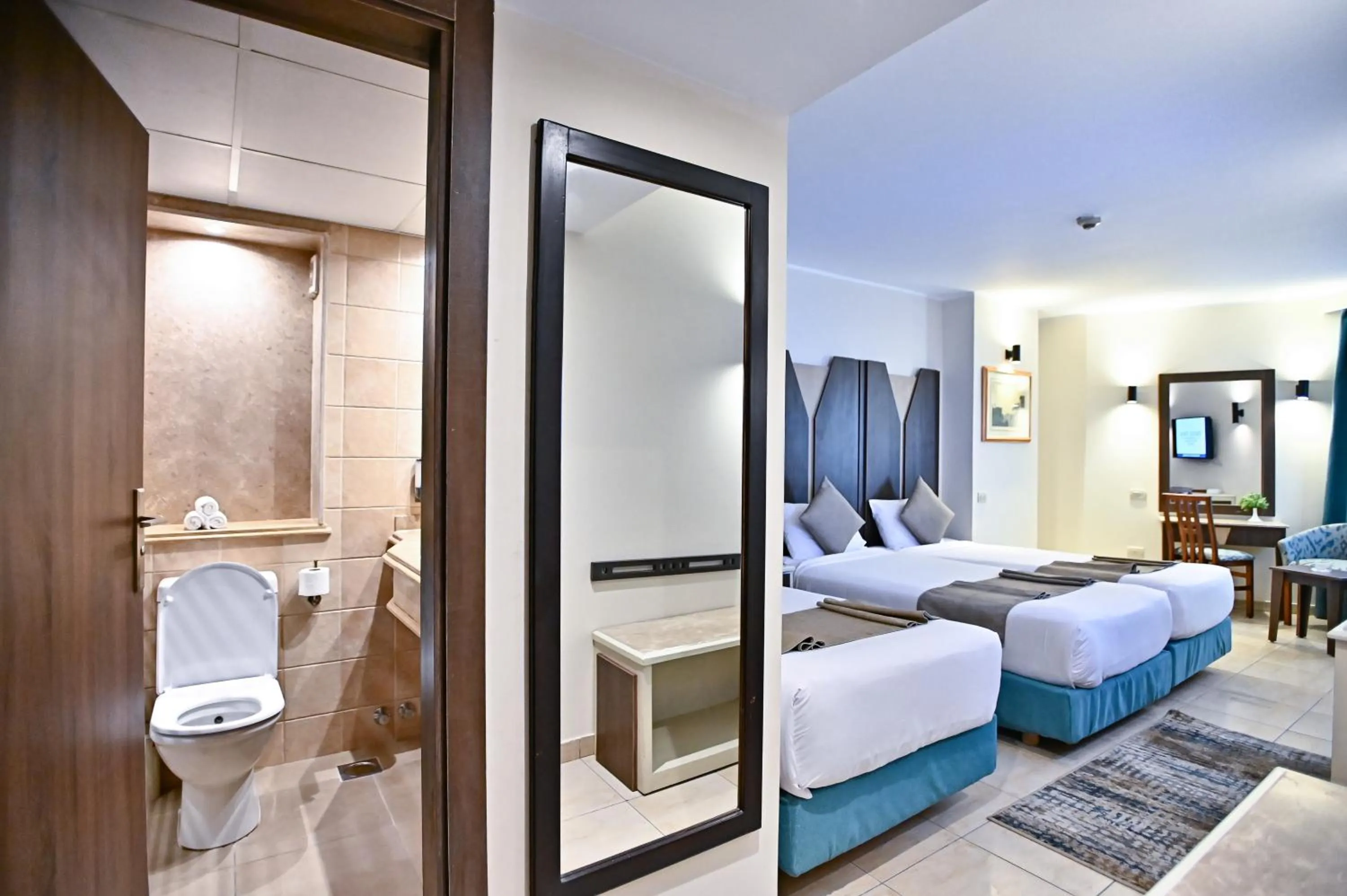 Toilet, Bed in Swiss Inn Nile Hotel