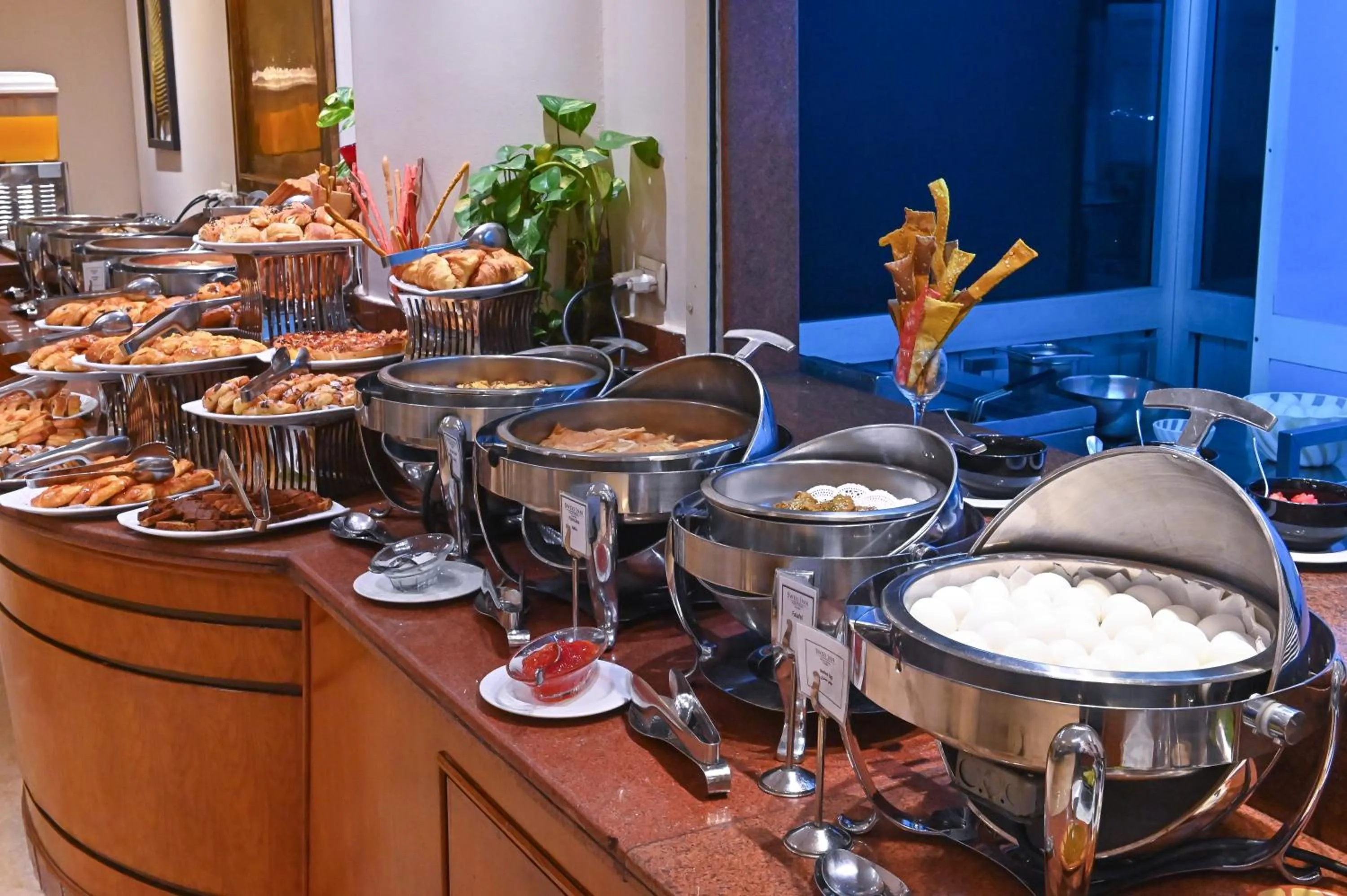 Restaurant/places to eat in Swiss Inn Nile Hotel