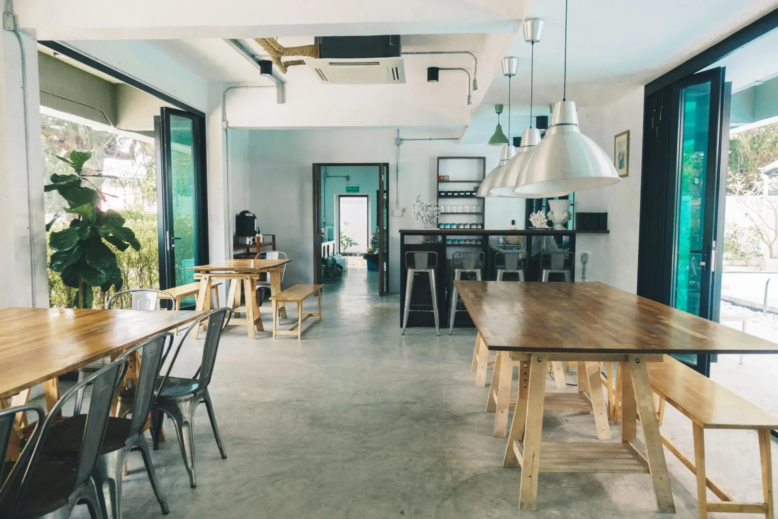 Restaurant/places to eat in Bluemoon Restaurant/places to eat in Bluemoon