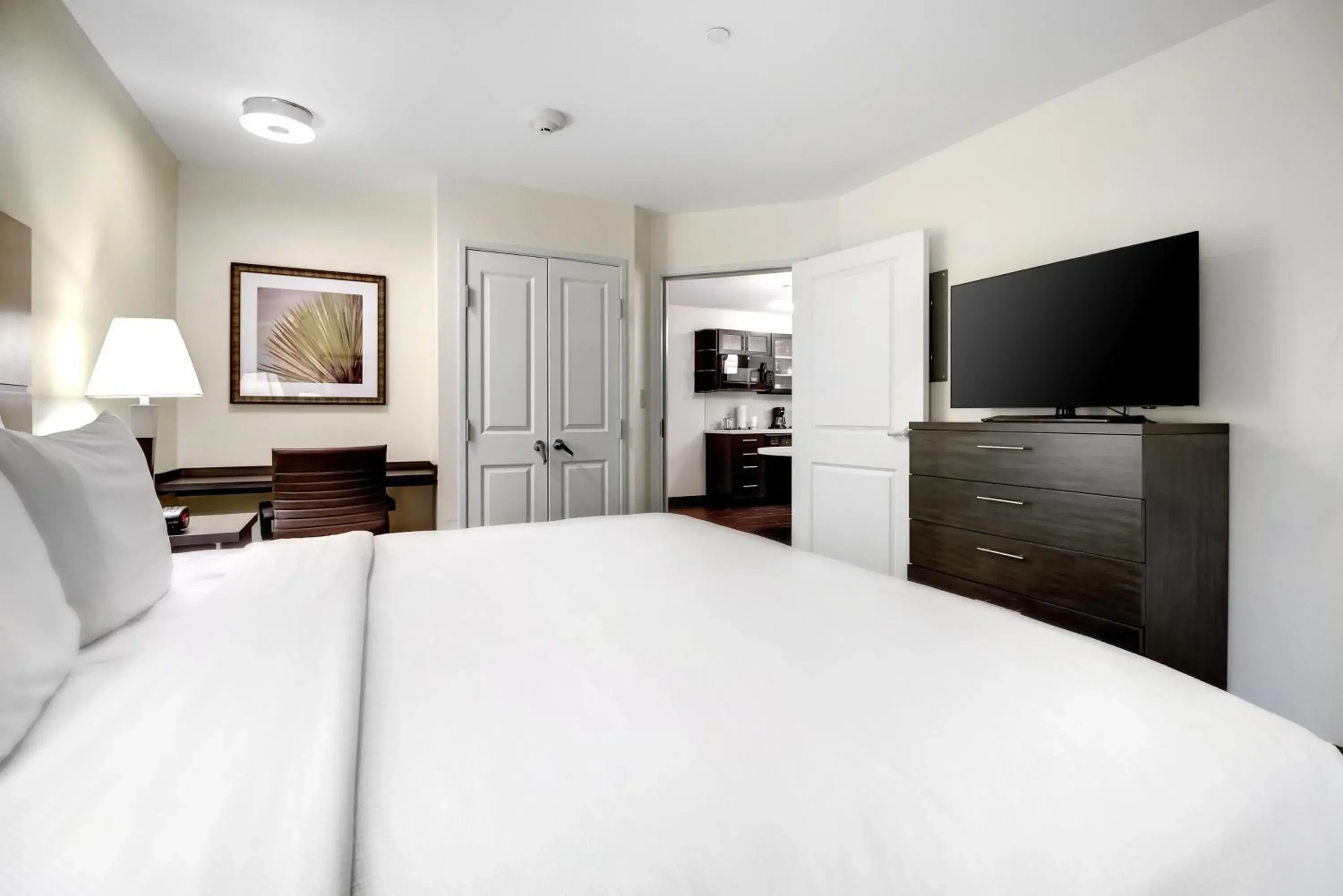 Bedroom, Bed in Candlewood Suites Waco by IHG Bedroom, Bed in Candlewood Suites Waco by IHG