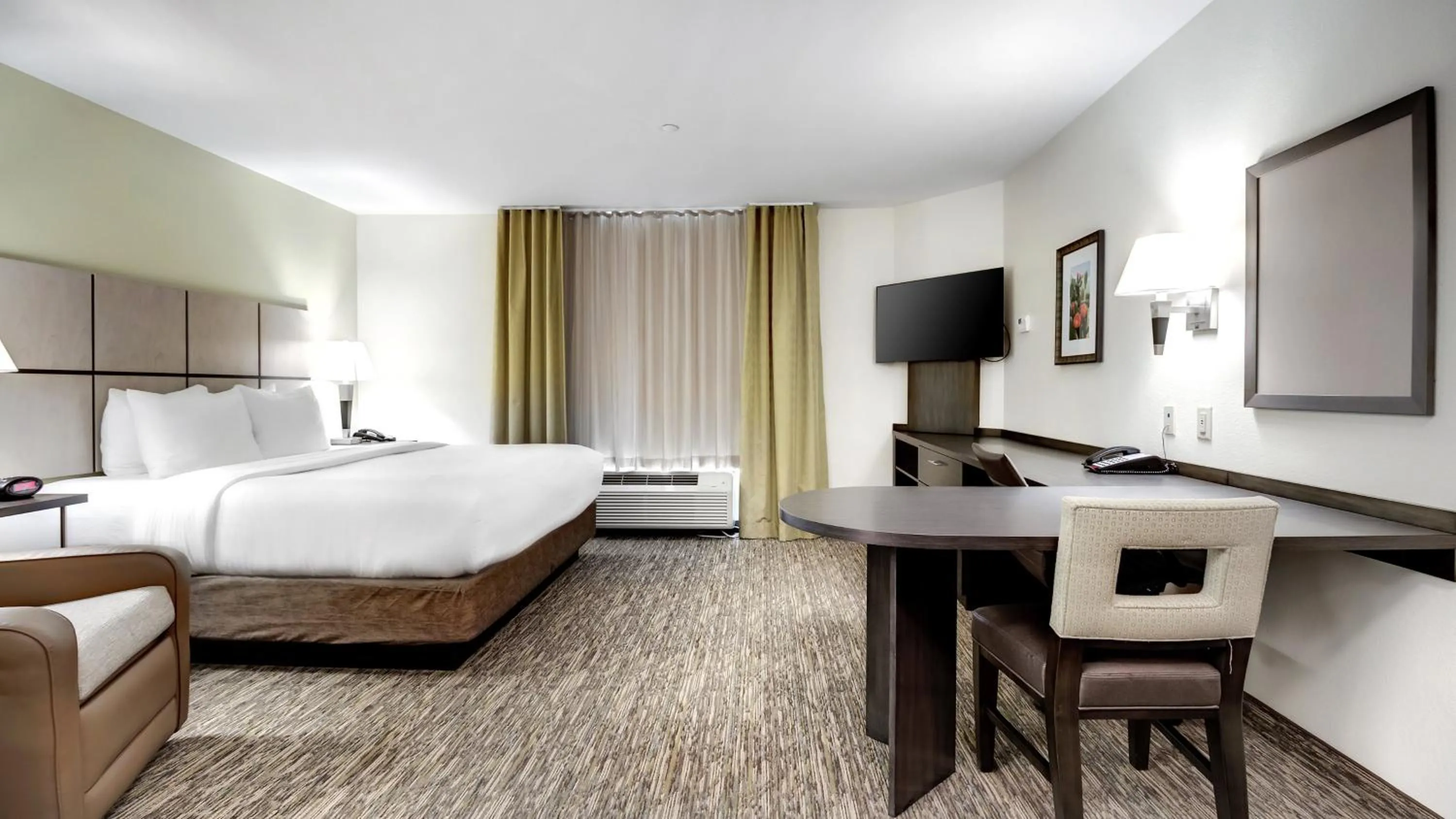 Photo of the whole room, Bed in Candlewood Suites Waco by IHG