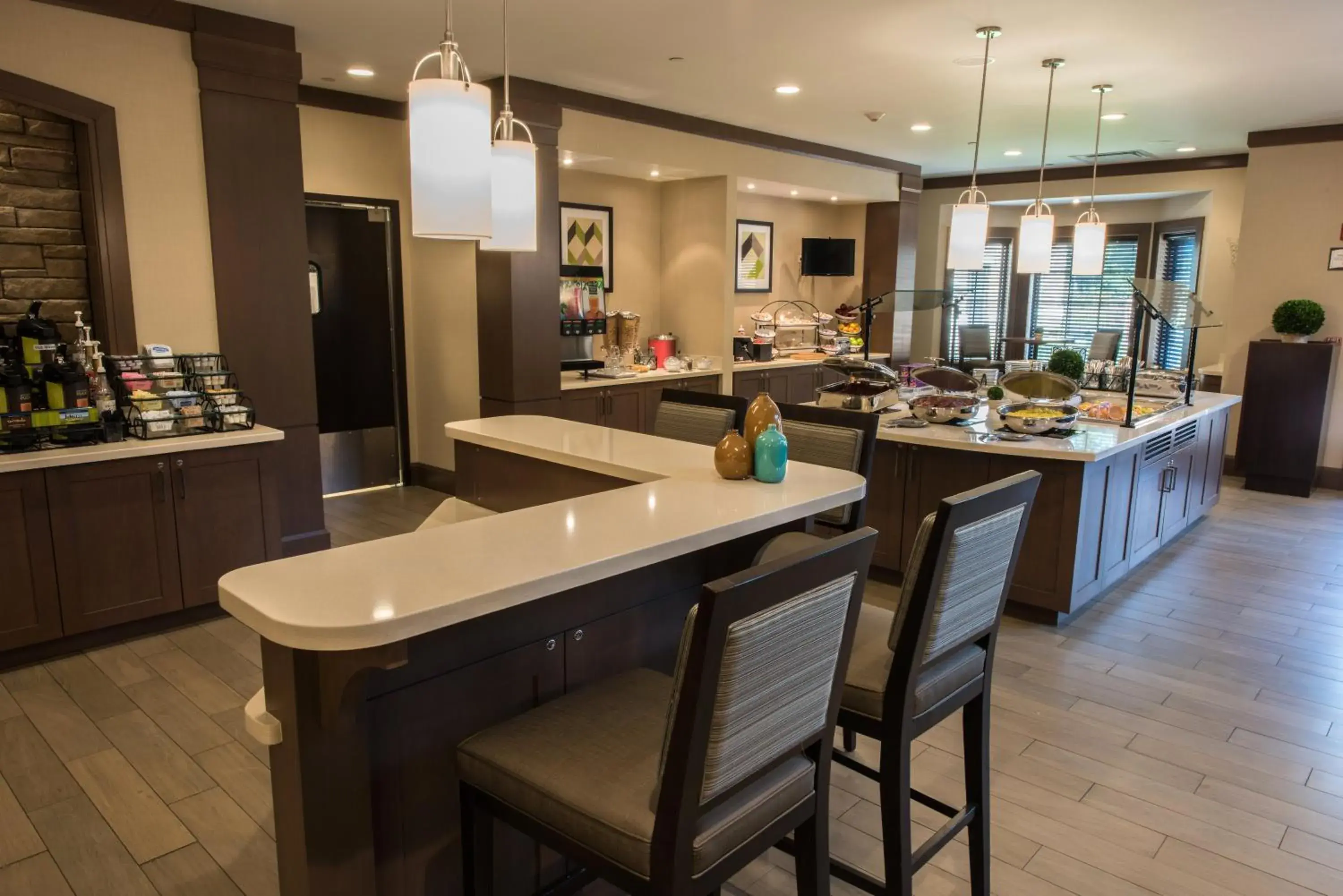 Breakfast in Staybridge Suites Albany Wolf Rd-Colonie Center by IHG Breakfast in Staybridge Suites Albany Wolf Rd-Colonie Center by IHG