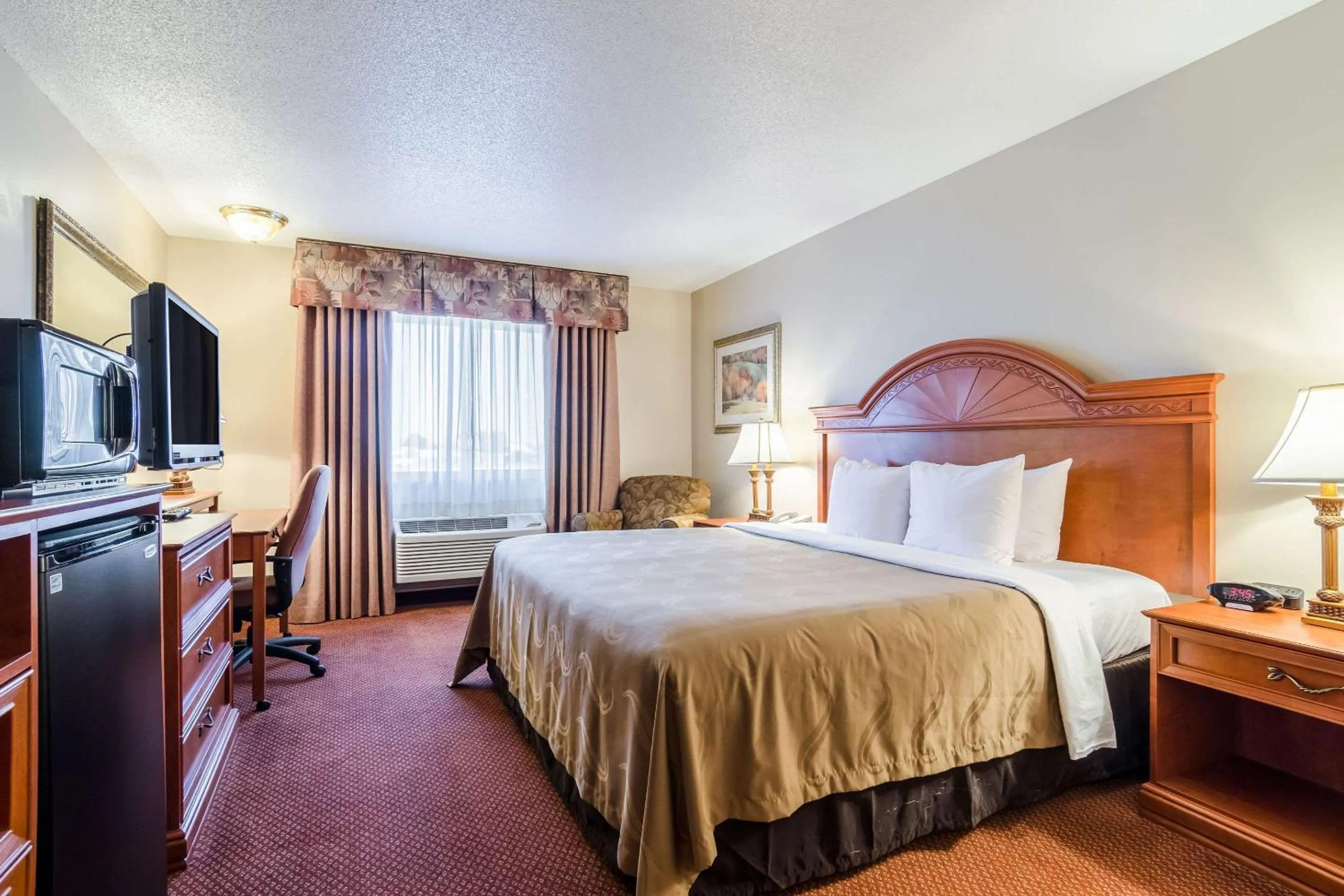 Bedroom, Bed in Quality Inn Alliance