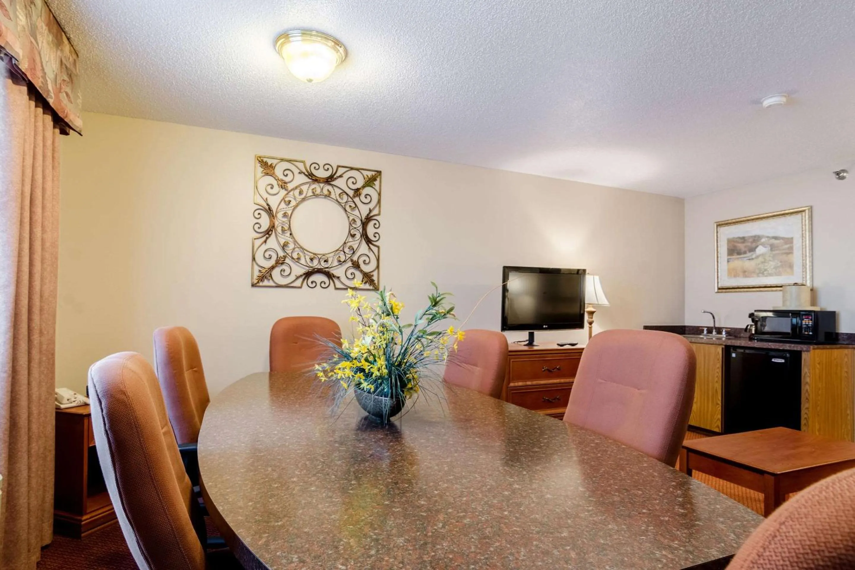 Bedroom in Quality Inn Alliance