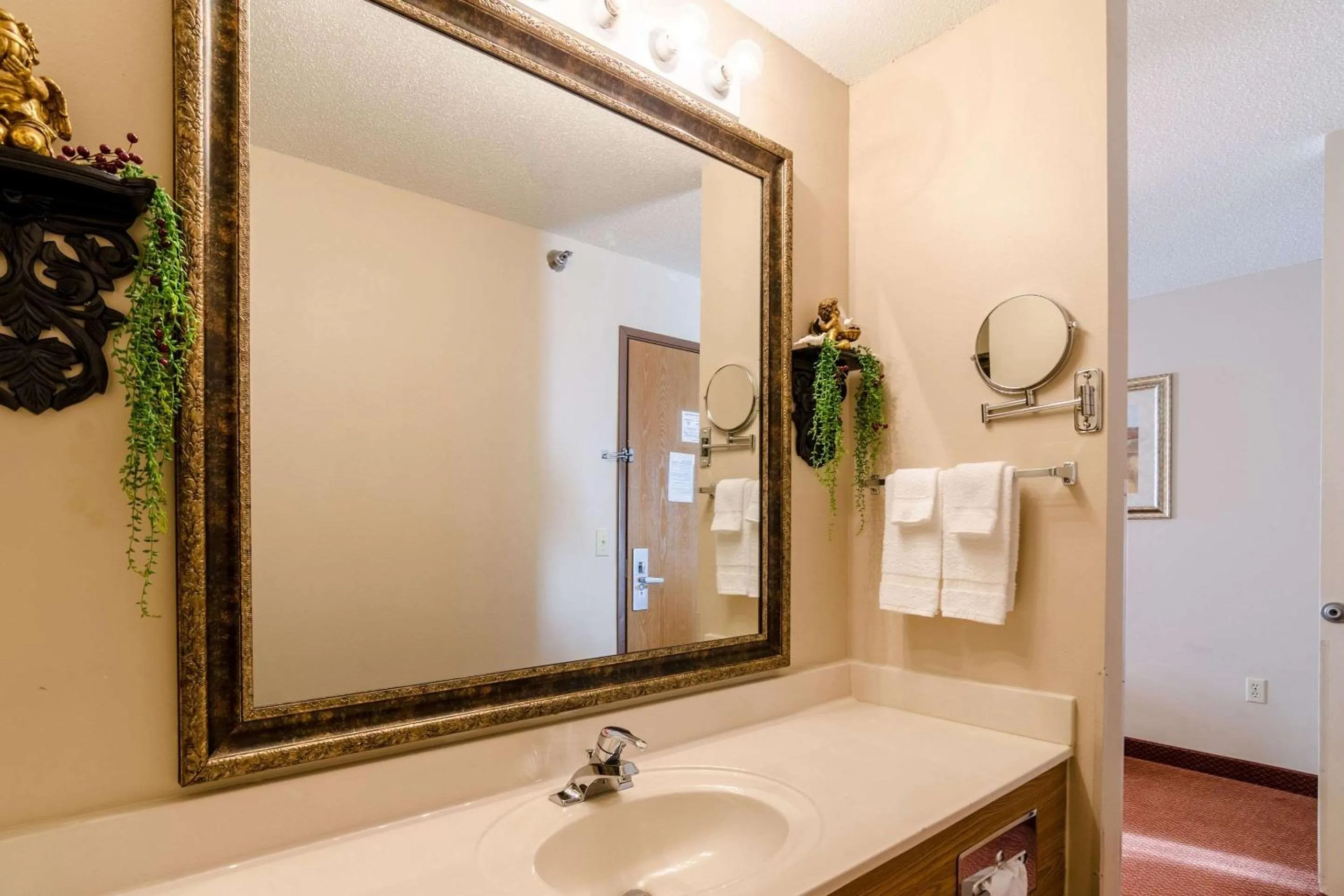 Bathroom in Quality Inn Alliance