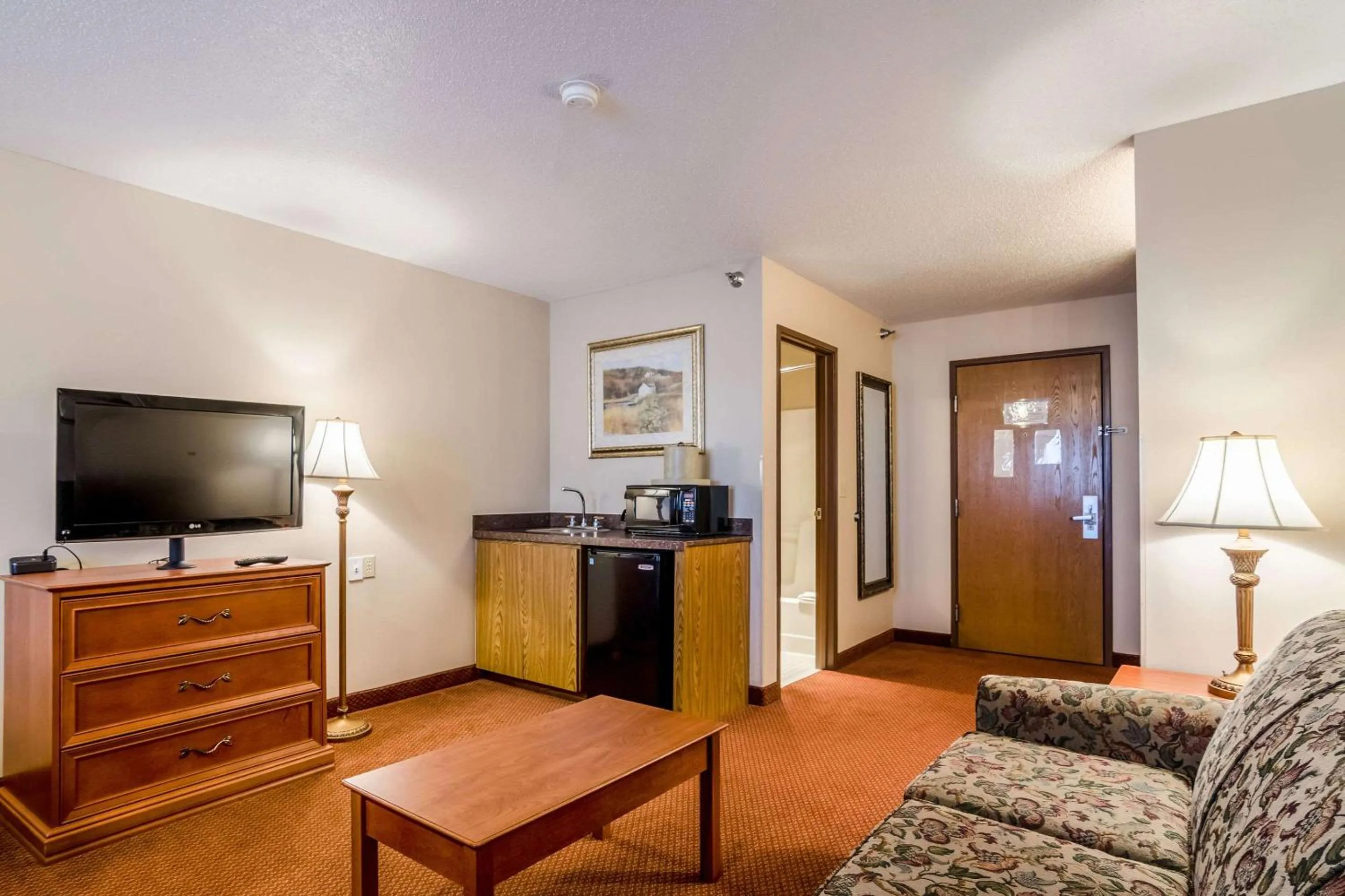 Seating area in Quality Inn Alliance