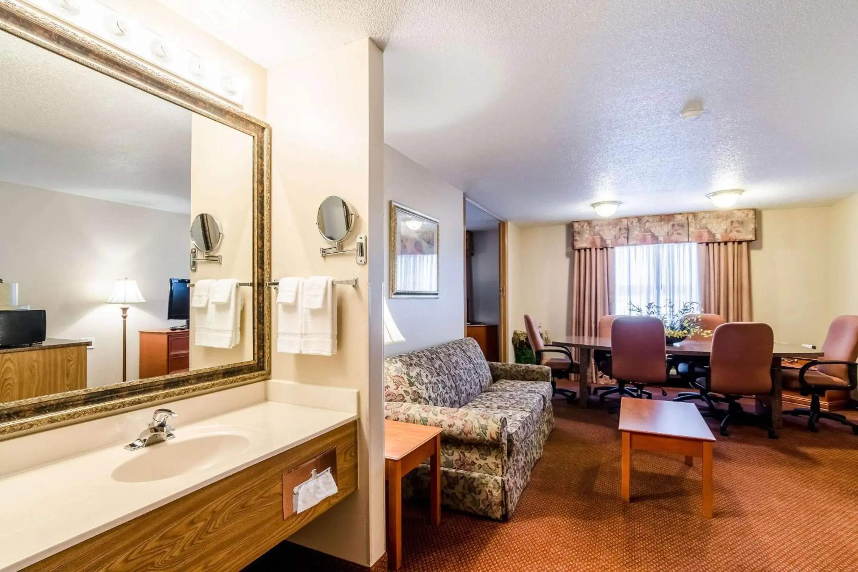 Bedroom in Quality Inn Alliance Bedroom in Quality Inn Alliance