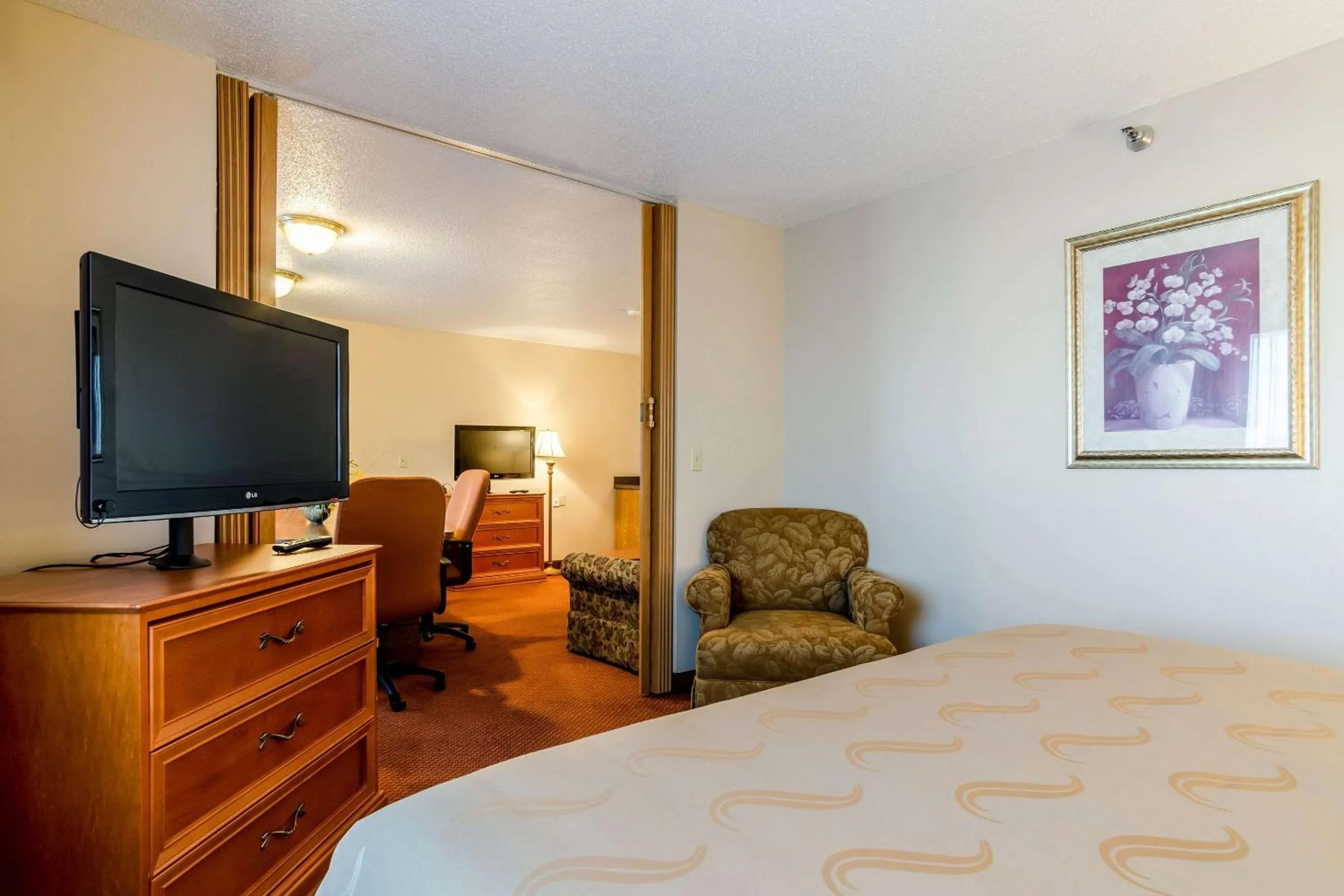 Bedroom, Bed in Quality Inn Alliance