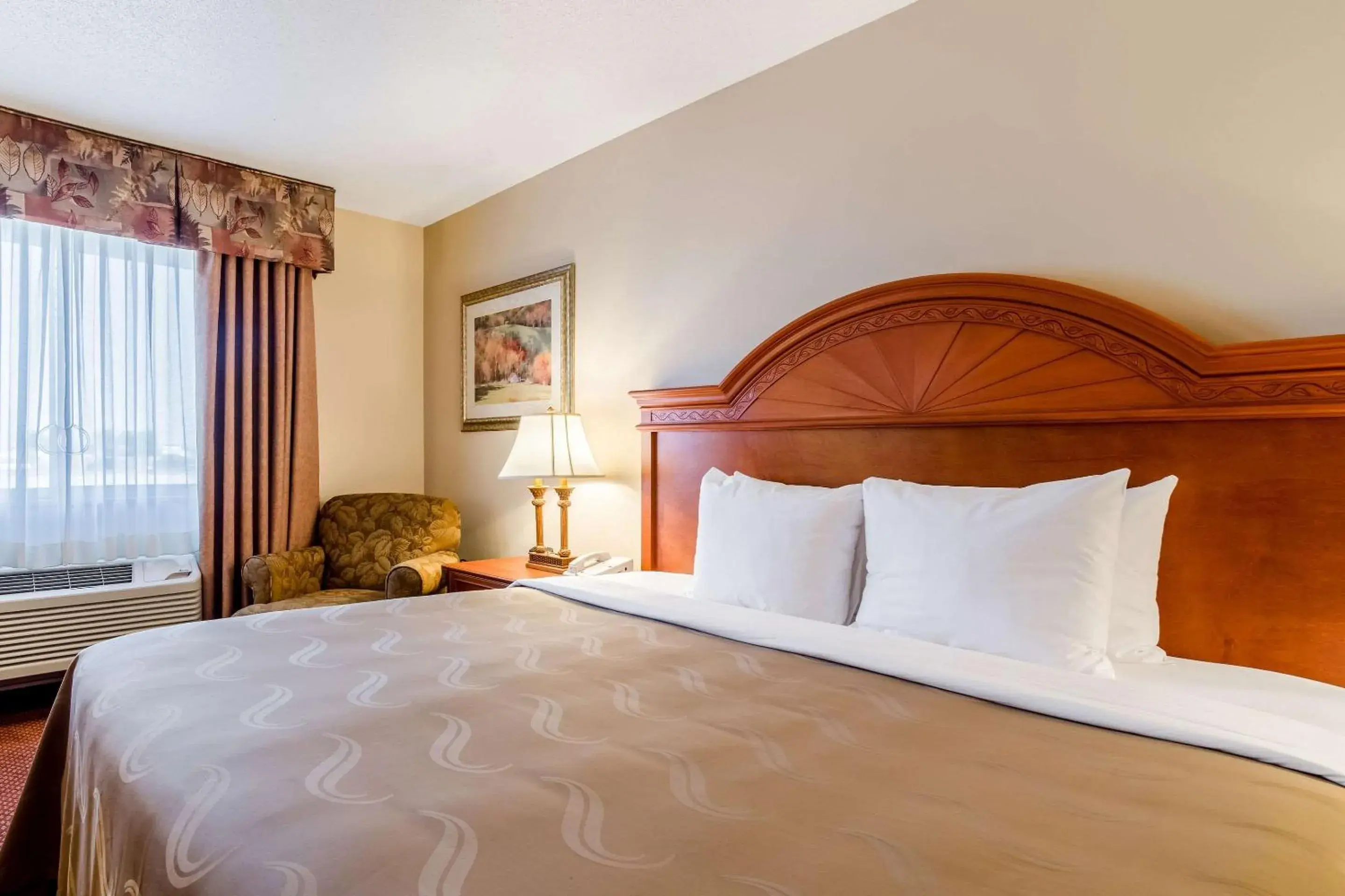 Bedroom, Bed in Quality Inn Alliance Bedroom, Bed in Quality Inn Alliance