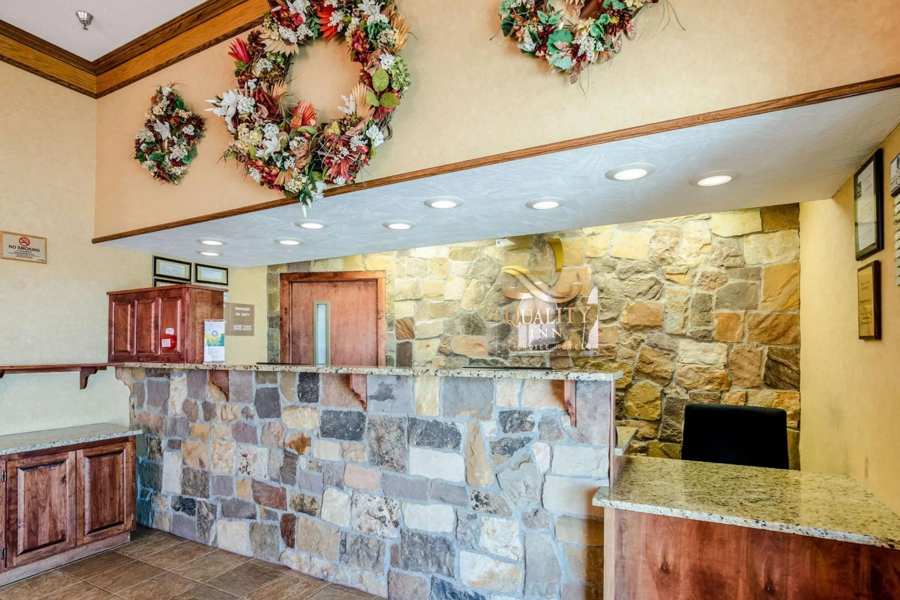 Lobby or reception in Quality Inn Alliance Lobby or reception in Quality Inn Alliance