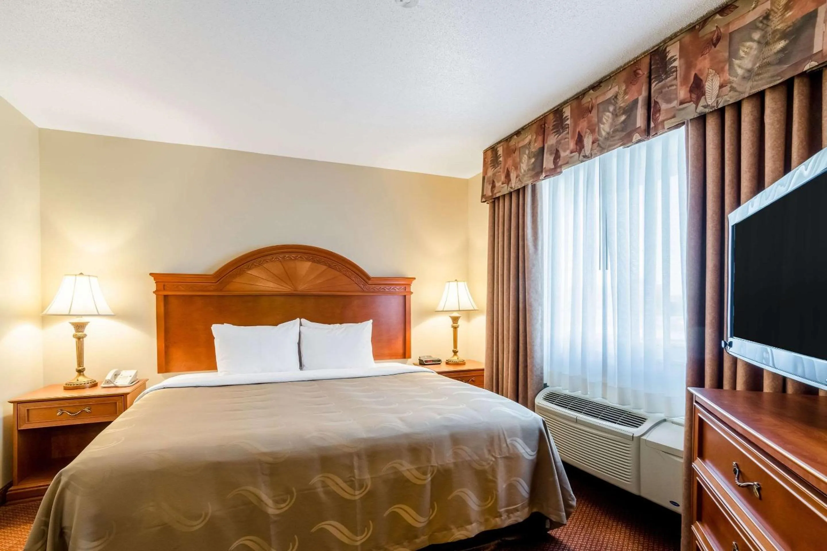 Bedroom, Bed in Quality Inn Alliance