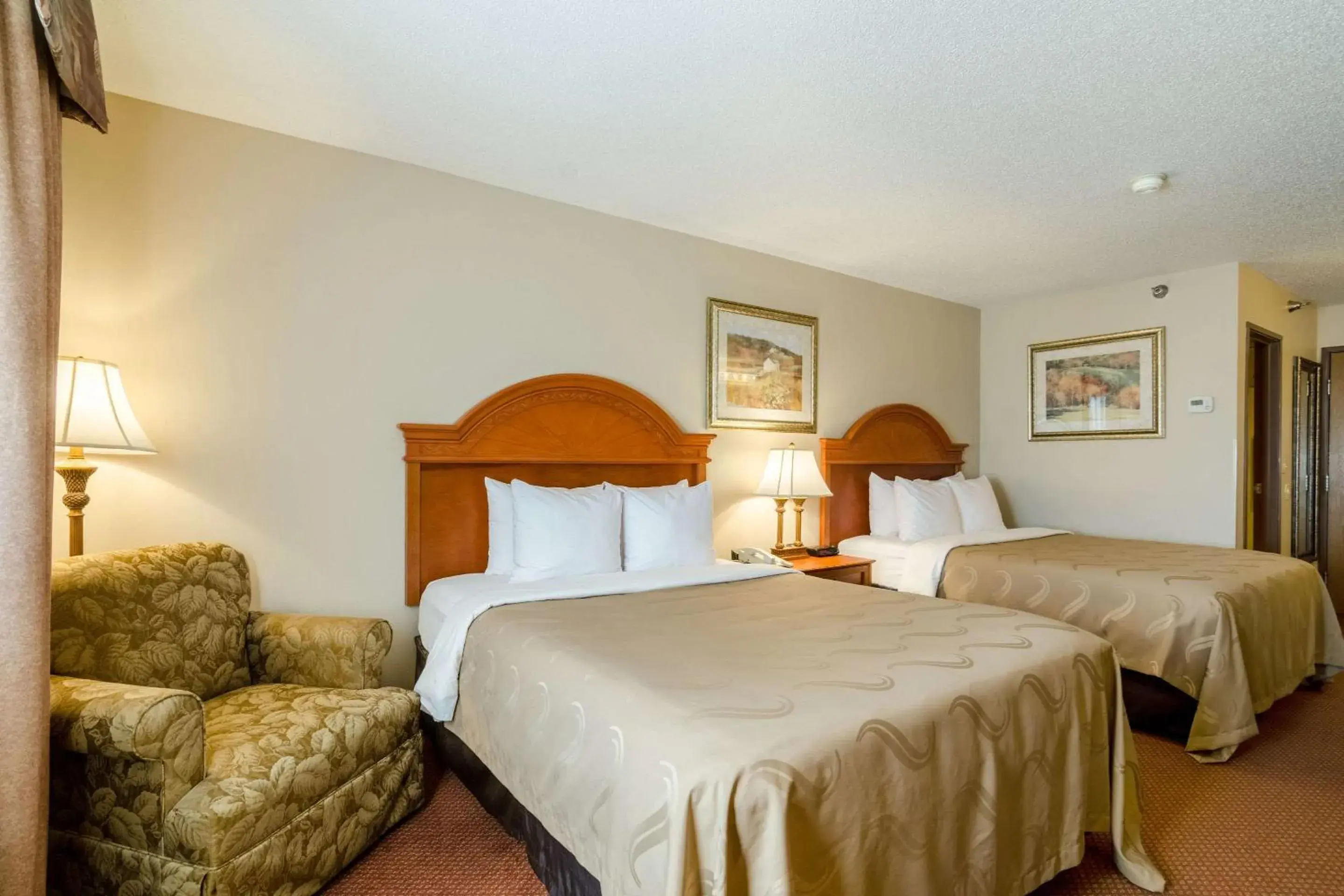 Bedroom, Bed in Quality Inn Alliance Bedroom, Bed in Quality Inn Alliance