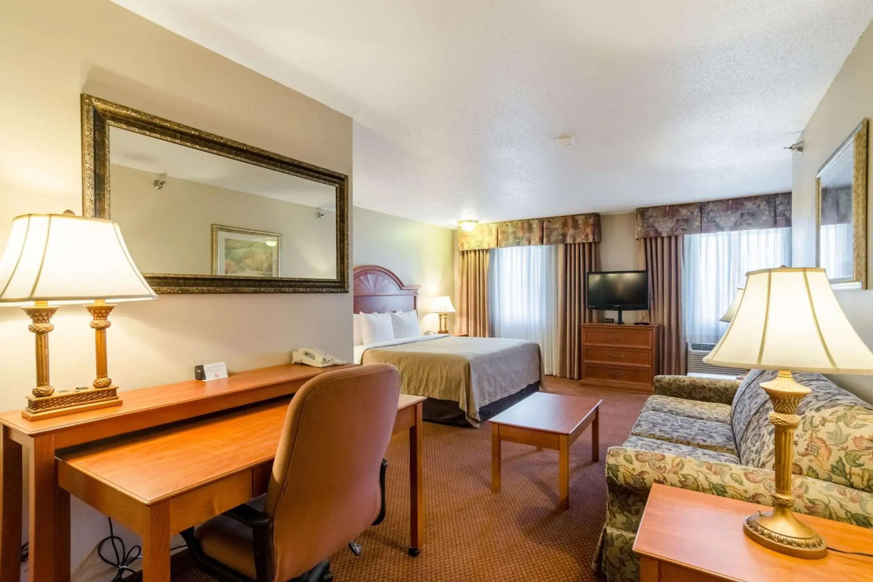 Bedroom, Bed in Quality Inn Alliance Bedroom, Bed in Quality Inn Alliance