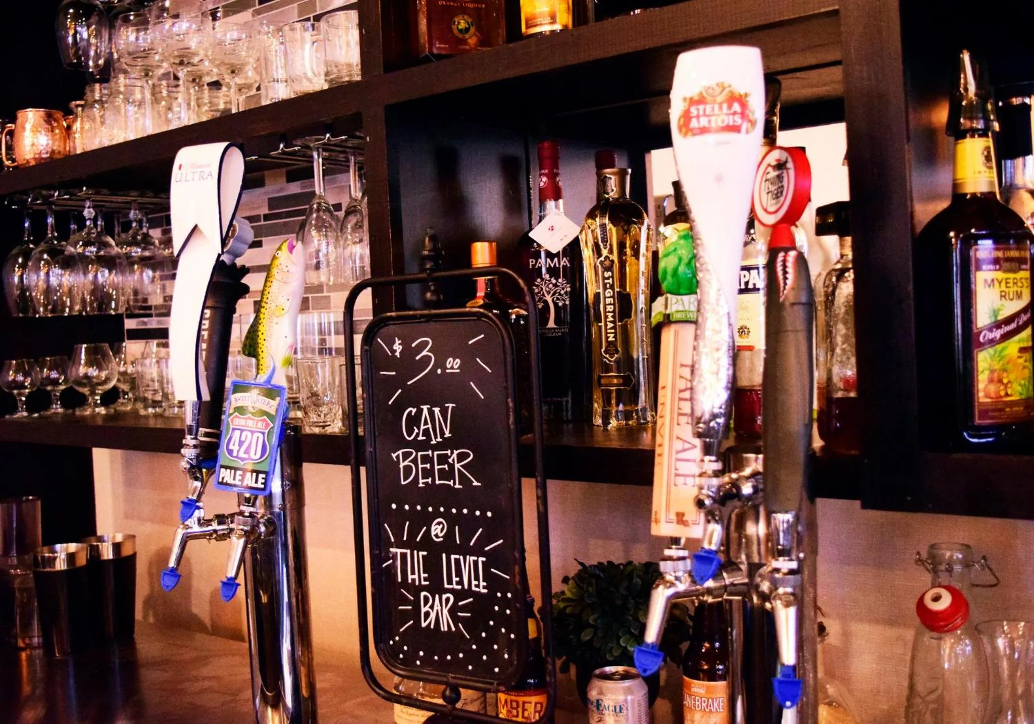 Lounge or bar in Holiday Inn Alexandria - Downtown by IHG