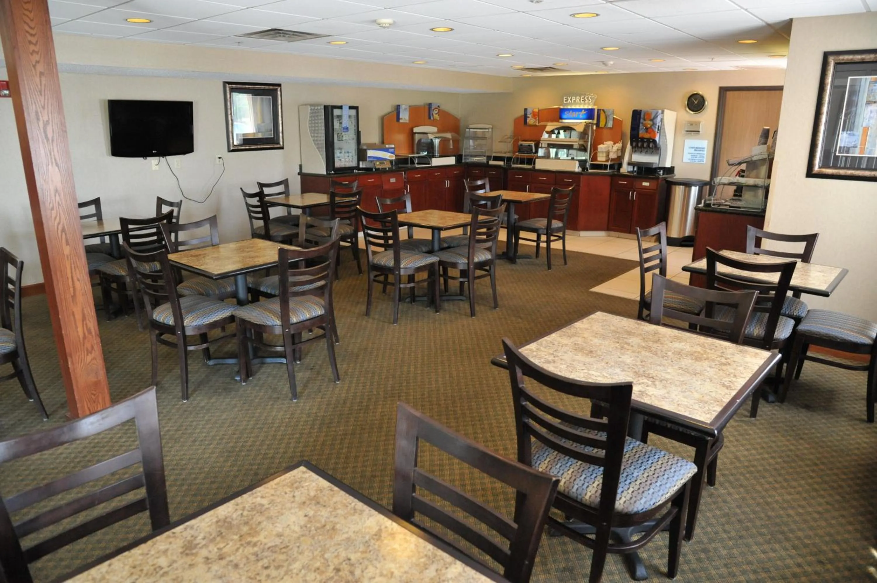 Restaurant/places to eat in Wingate by Wyndham Ashland
