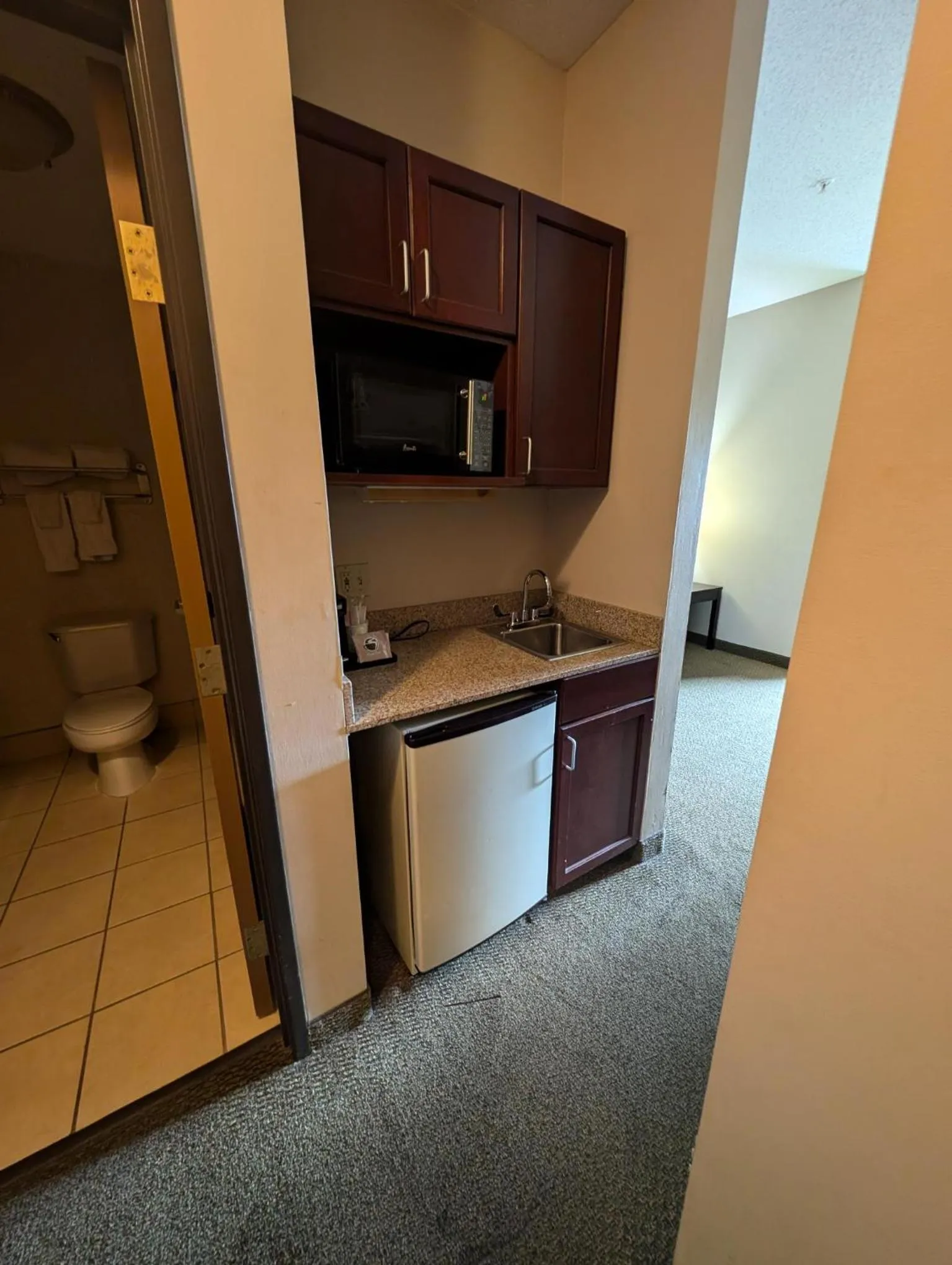 Kitchen or kitchenette in Wingate by Wyndham Ashland