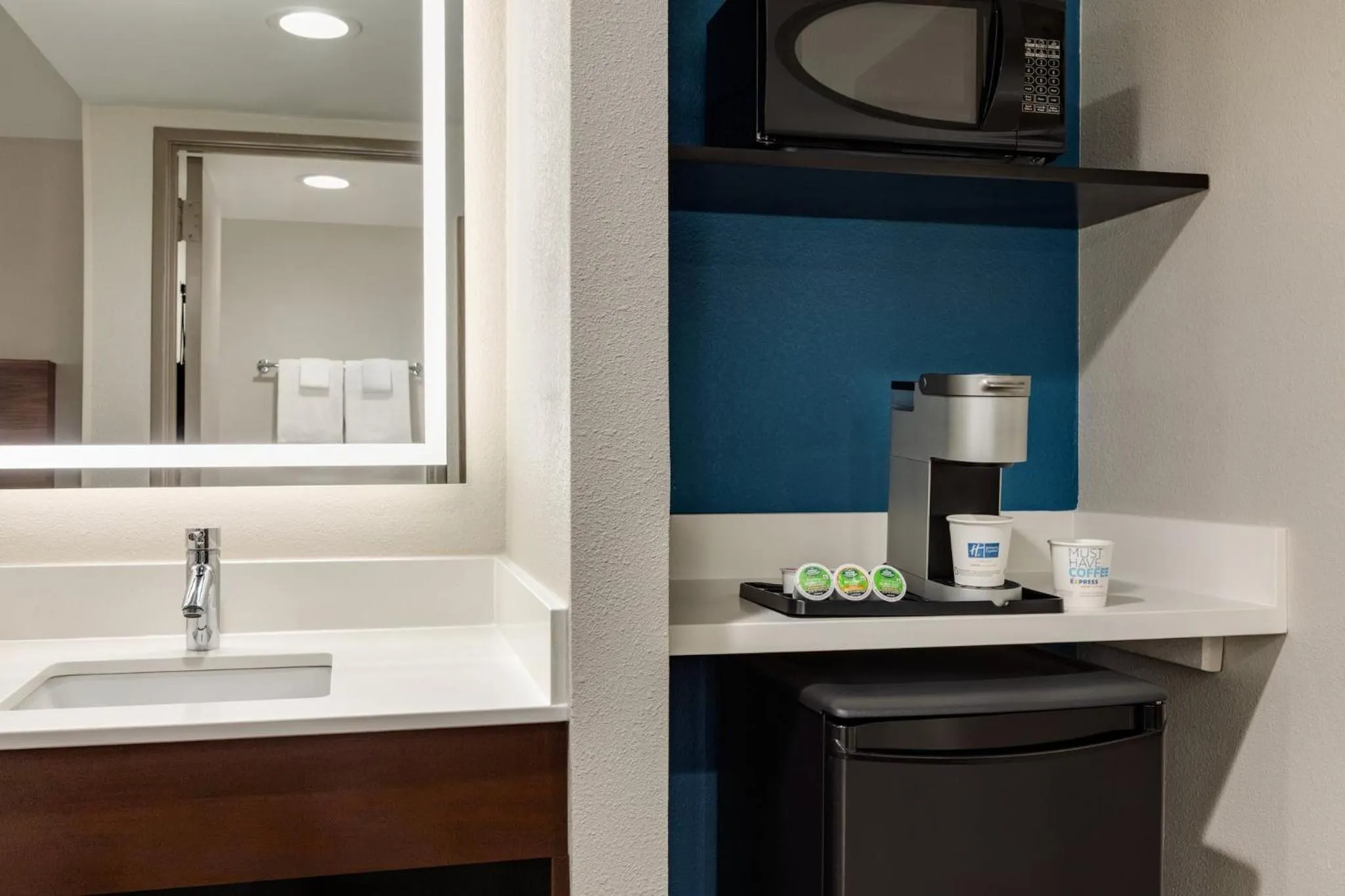 Photo of the whole room in Holiday Inn Express - Atlanta-Kennesaw by IHG