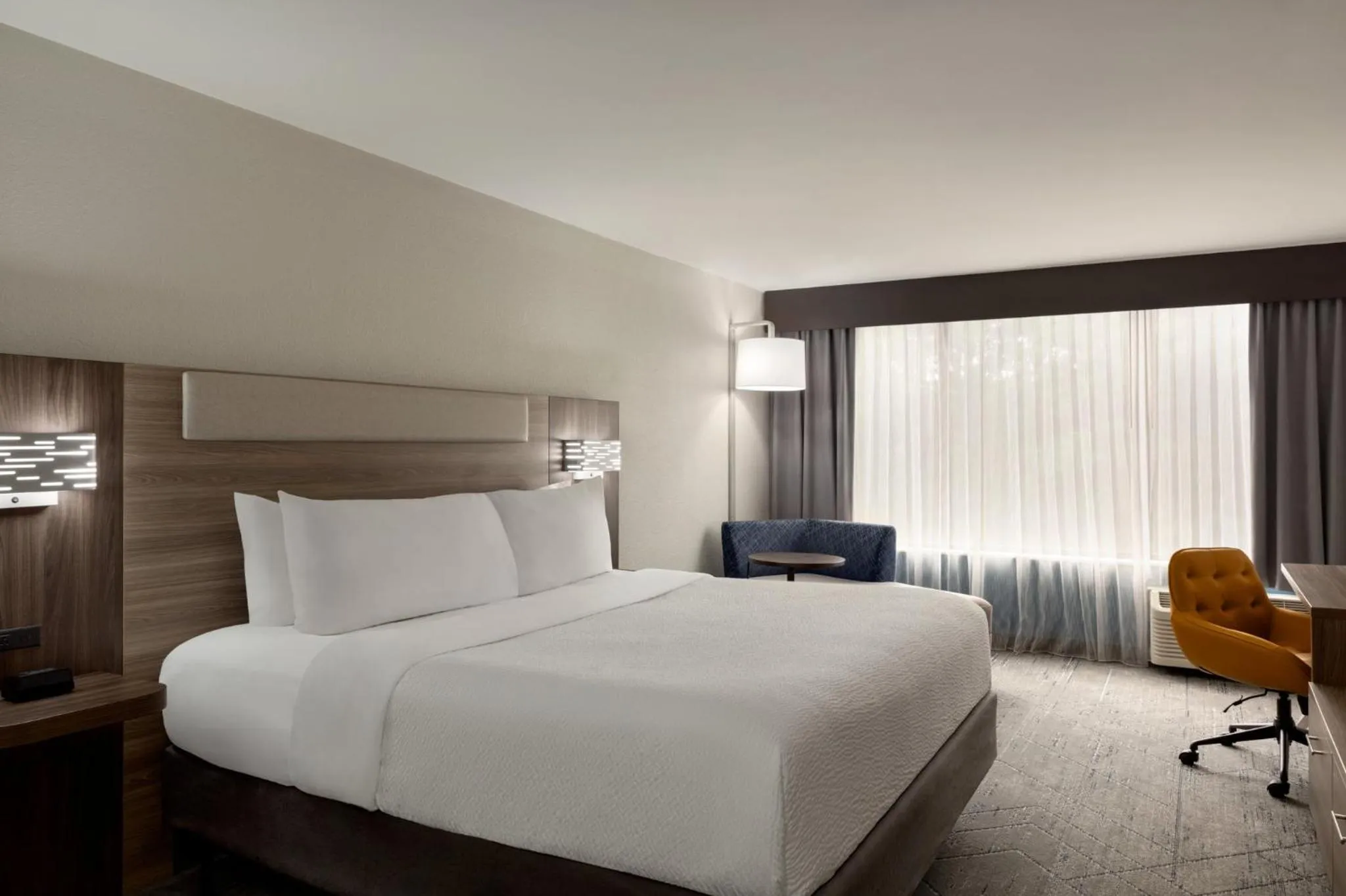 Photo of the whole room, Bed in Holiday Inn Express - Atlanta-Kennesaw by IHG