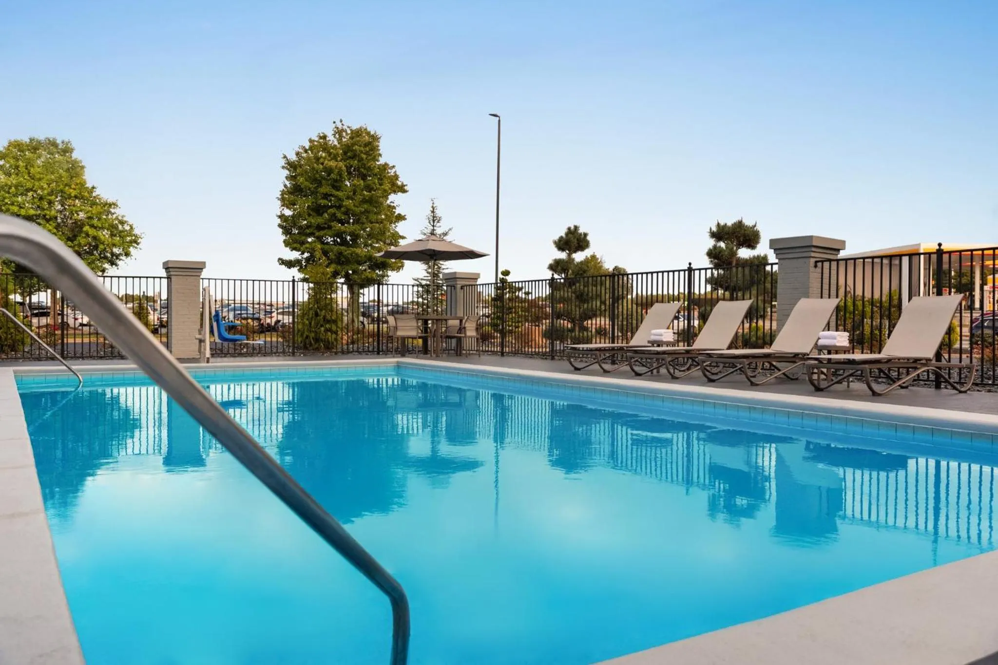 Swimming pool in Holiday Inn Express - Atlanta-Kennesaw by IHG