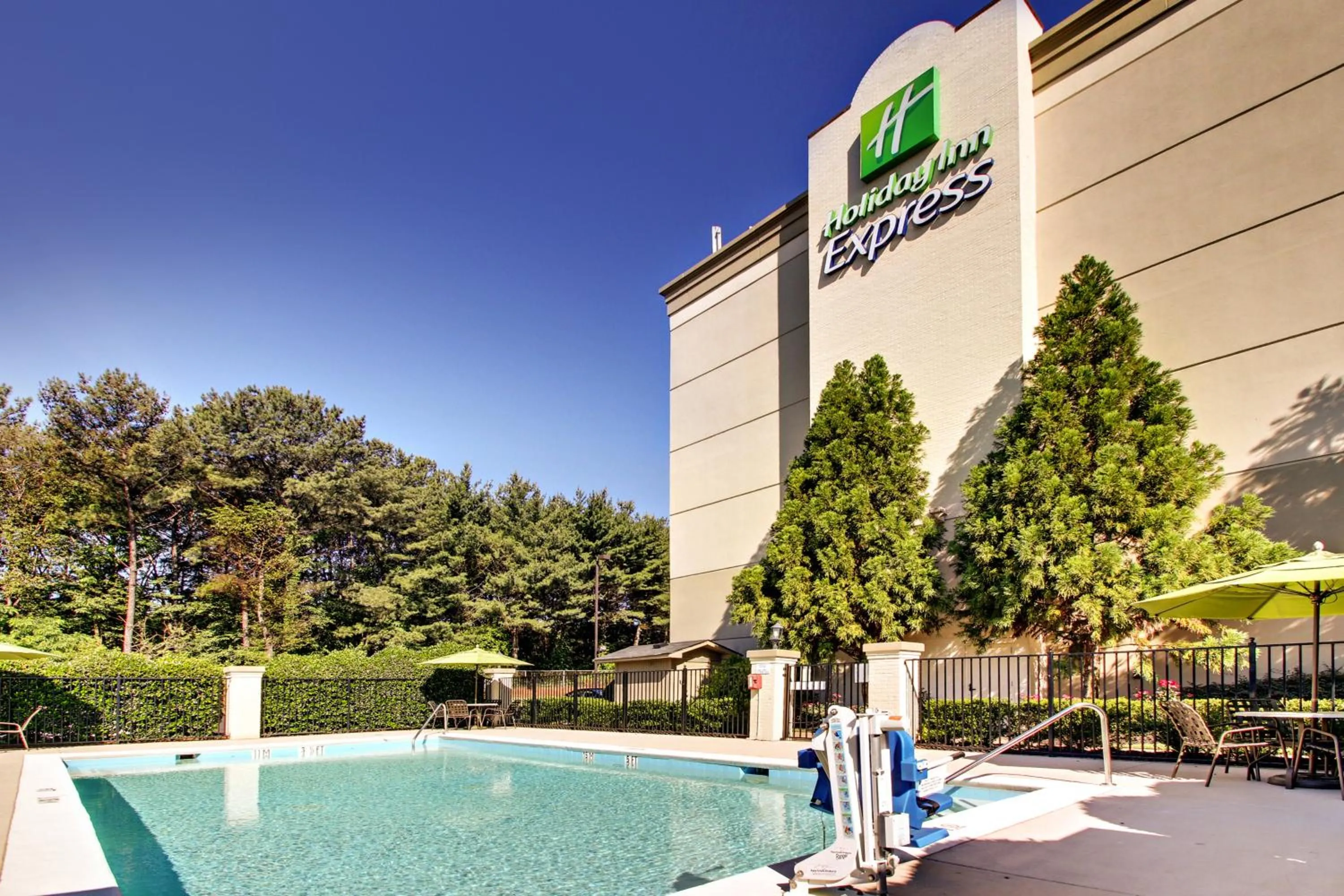 Swimming pool in Holiday Inn Express - Atlanta-Kennesaw by IHG