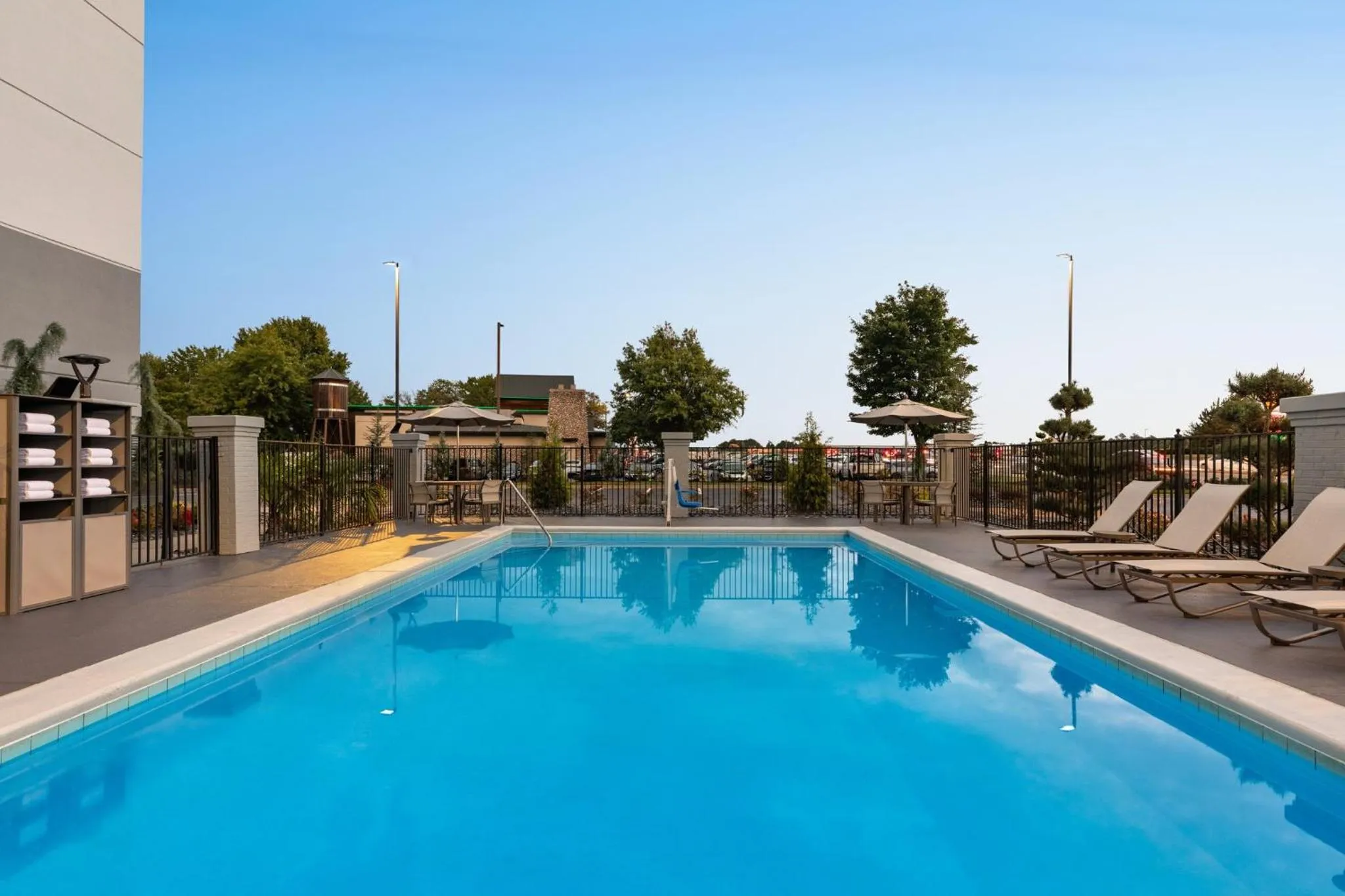 Swimming pool in Holiday Inn Express - Atlanta-Kennesaw by IHG