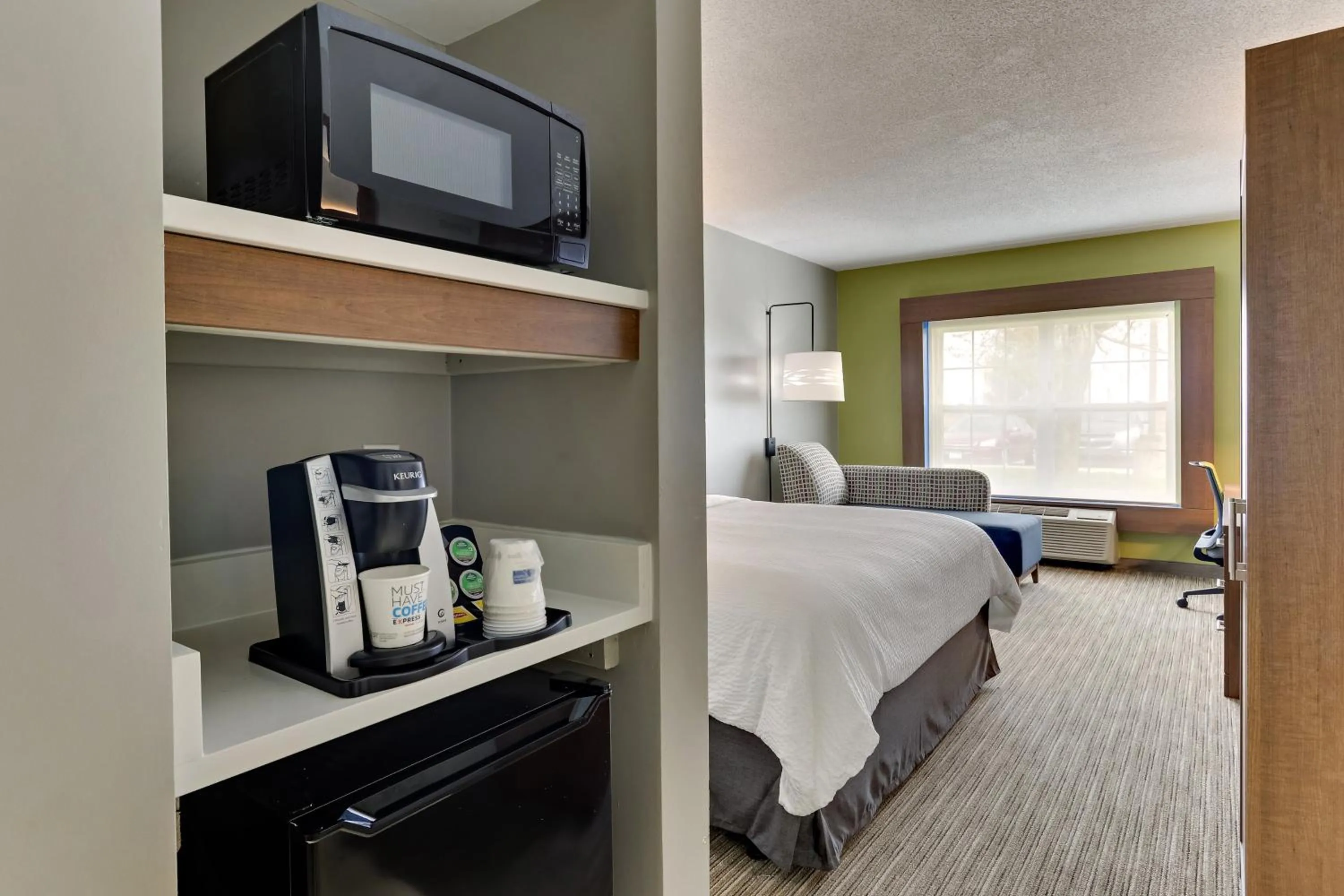 Photo of the whole room, Bed in Holiday Inn Express & Suites Bad Axe by IHG