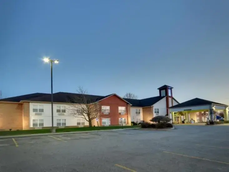 Property building in Holiday Inn Express & Suites Bad Axe by IHG Property building in Holiday Inn Express & Suites Bad Axe by IHG