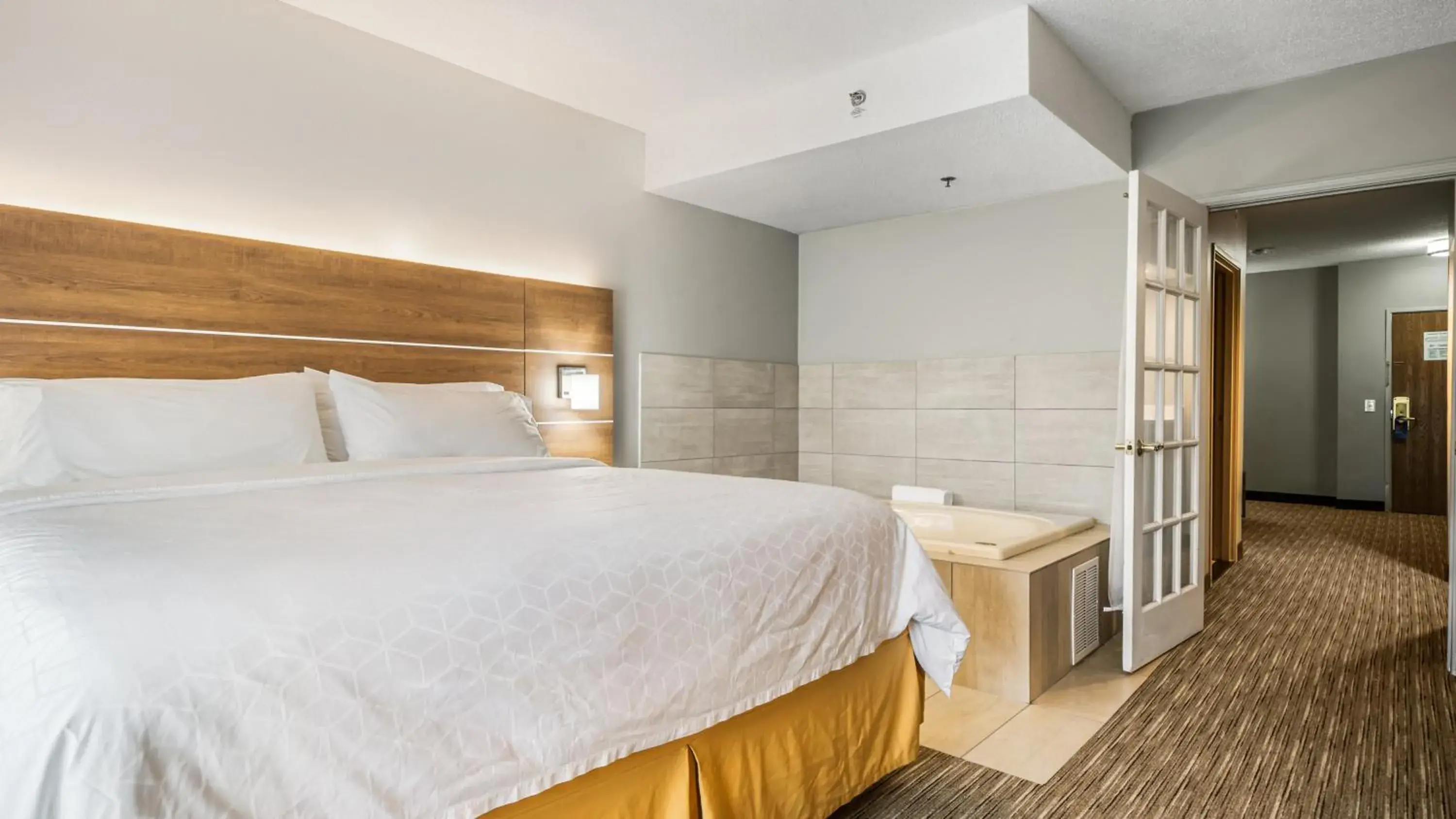 Photo of the whole room, Bed in Holiday Inn Express & Suites Bad Axe by IHG Photo of the whole room, Bed in Holiday Inn Express & Suites Bad Axe by IHG