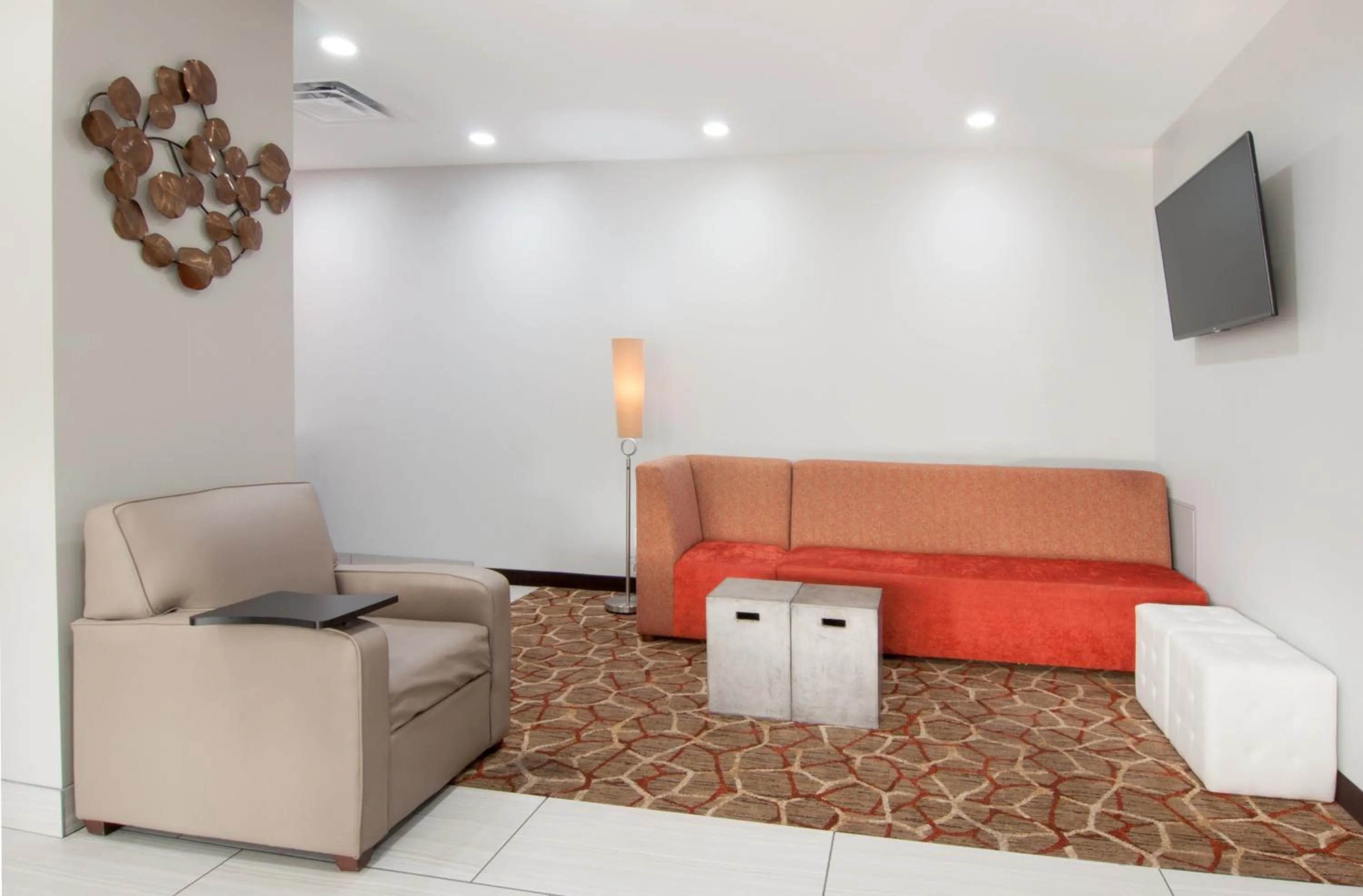 Lobby or reception in Holiday Inn Express & Suites Nashville-I-40 & I-24(Spence Lane) by IHG