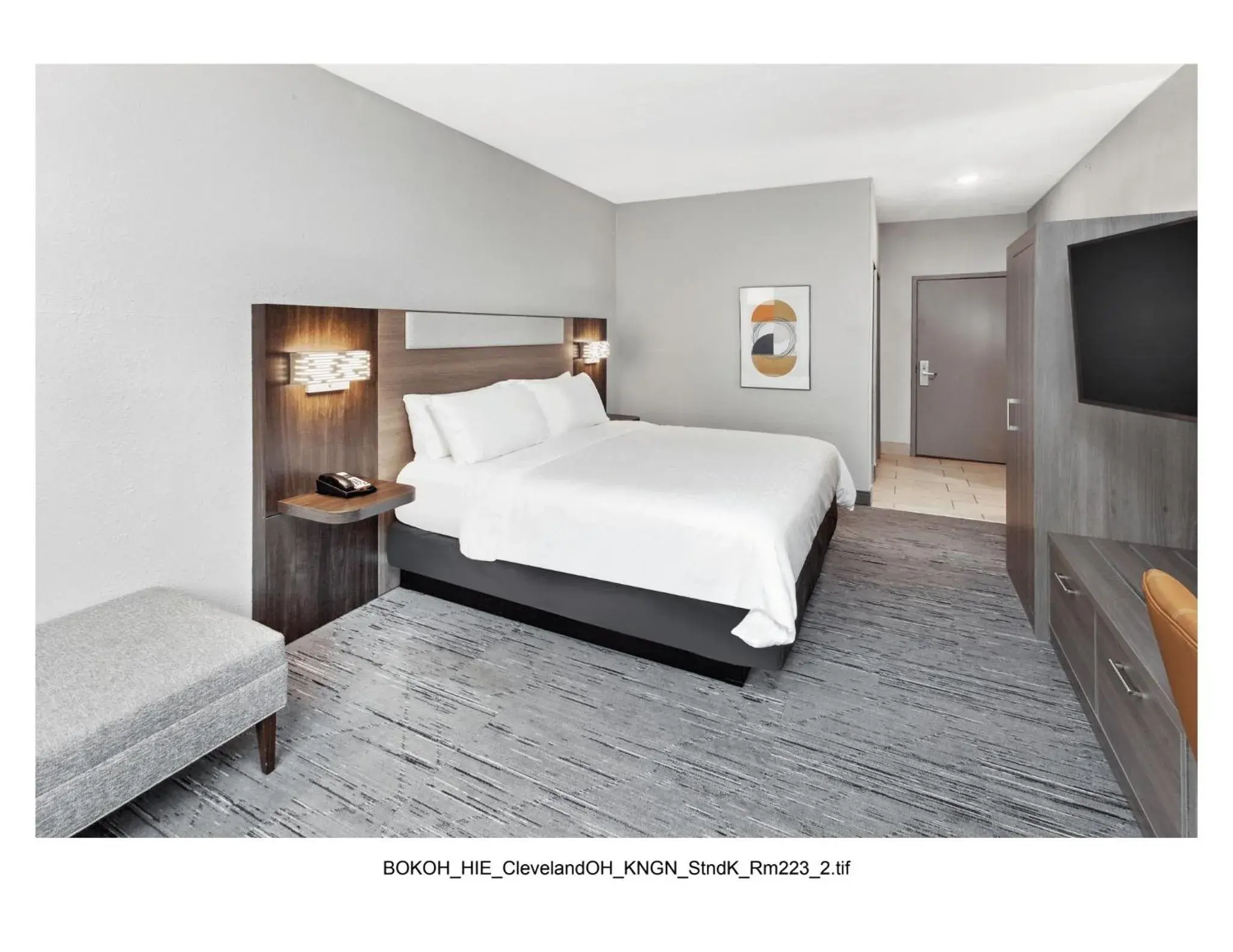 Bed in Holiday Inn Express Cleveland Airport - Brook Park by IHG Bed in Holiday Inn Express Cleveland Airport - Brook Park by IHG