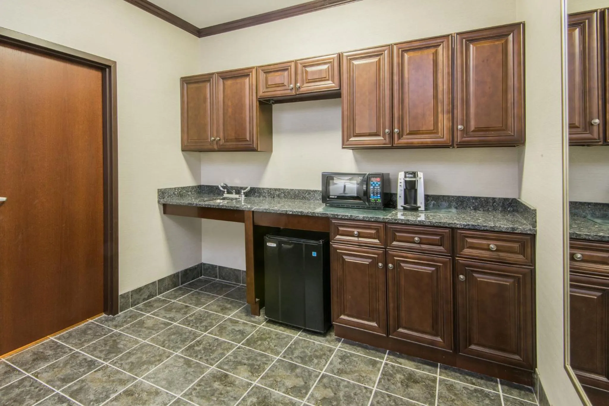 Holiday Inn Express Cleveland Airport - Brook Park by IHG